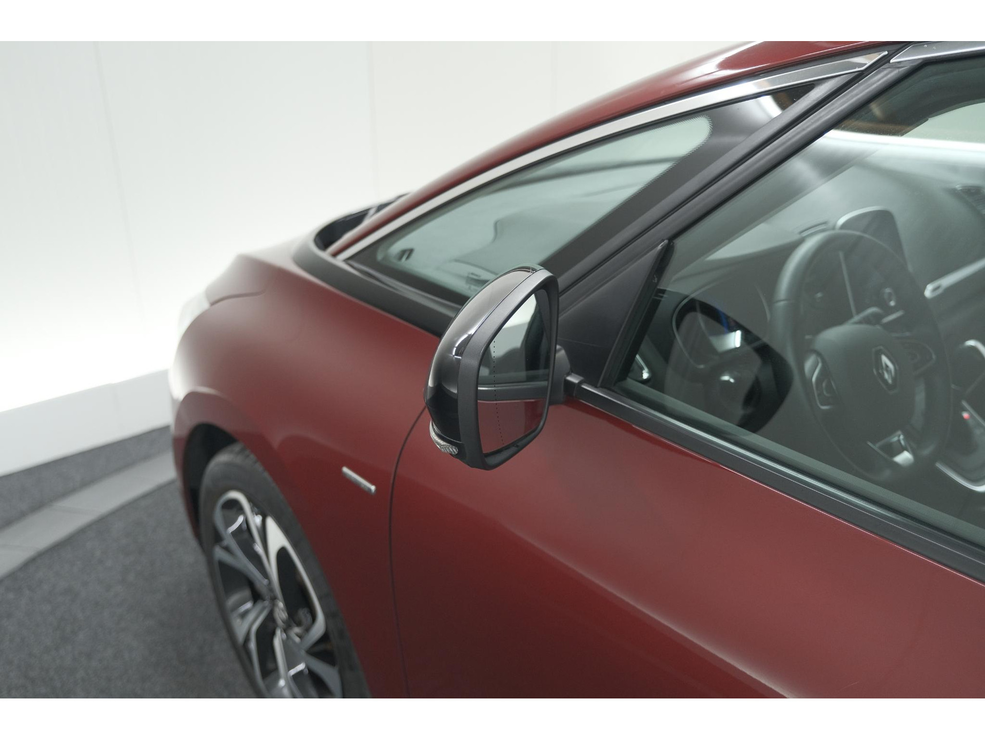 Renault Scénic TCe 140 EDC Limited | Camera | Stoelverwarming | Navigatie | Apple Carplay