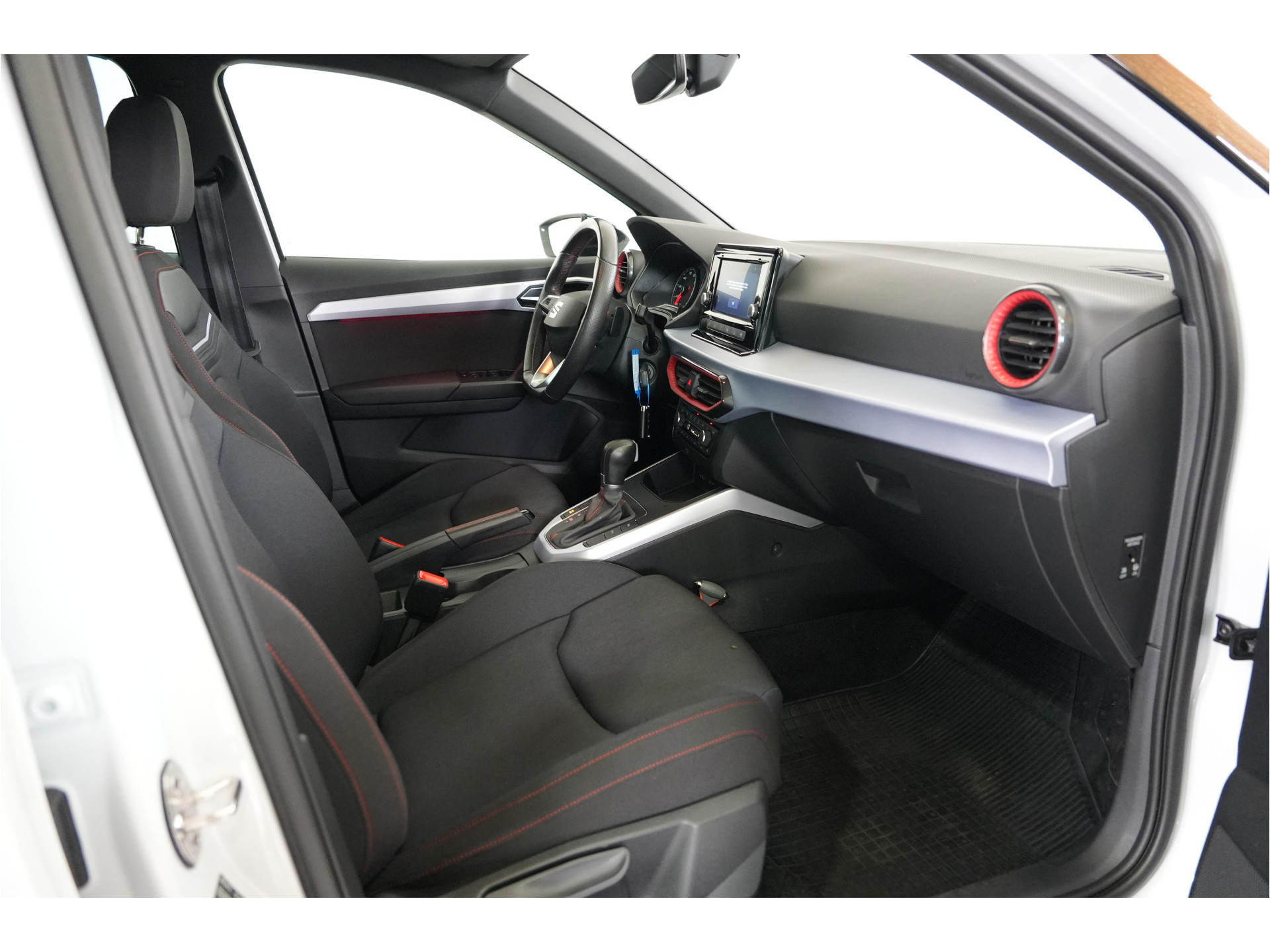 SEAT Arona 1.5 TSI EVO FR Business Intense | 150 pk | Camera | Stl. verw. | Adaptive Cruise |