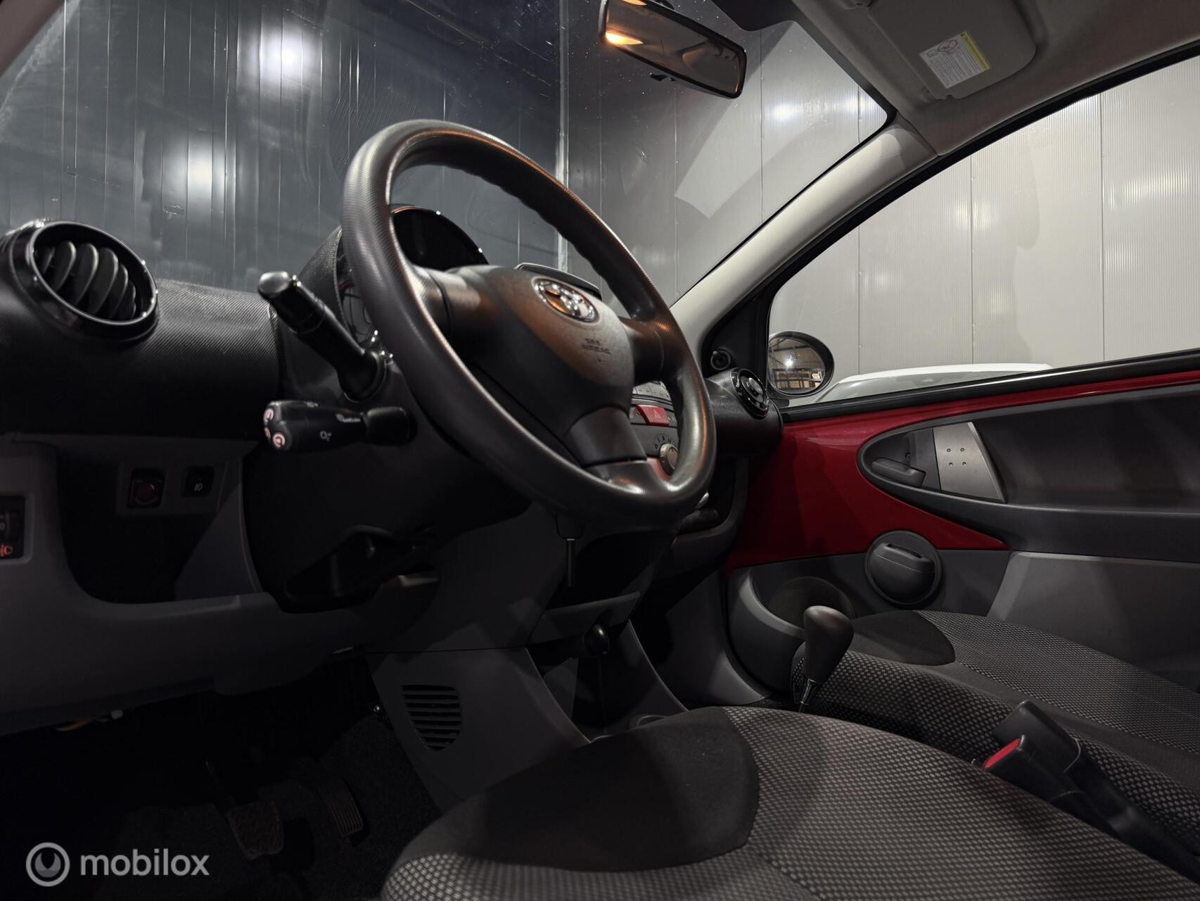 Toyota Aygo 1.0-12v Aspiration Red Navigator|Automaat|NAP|Navi