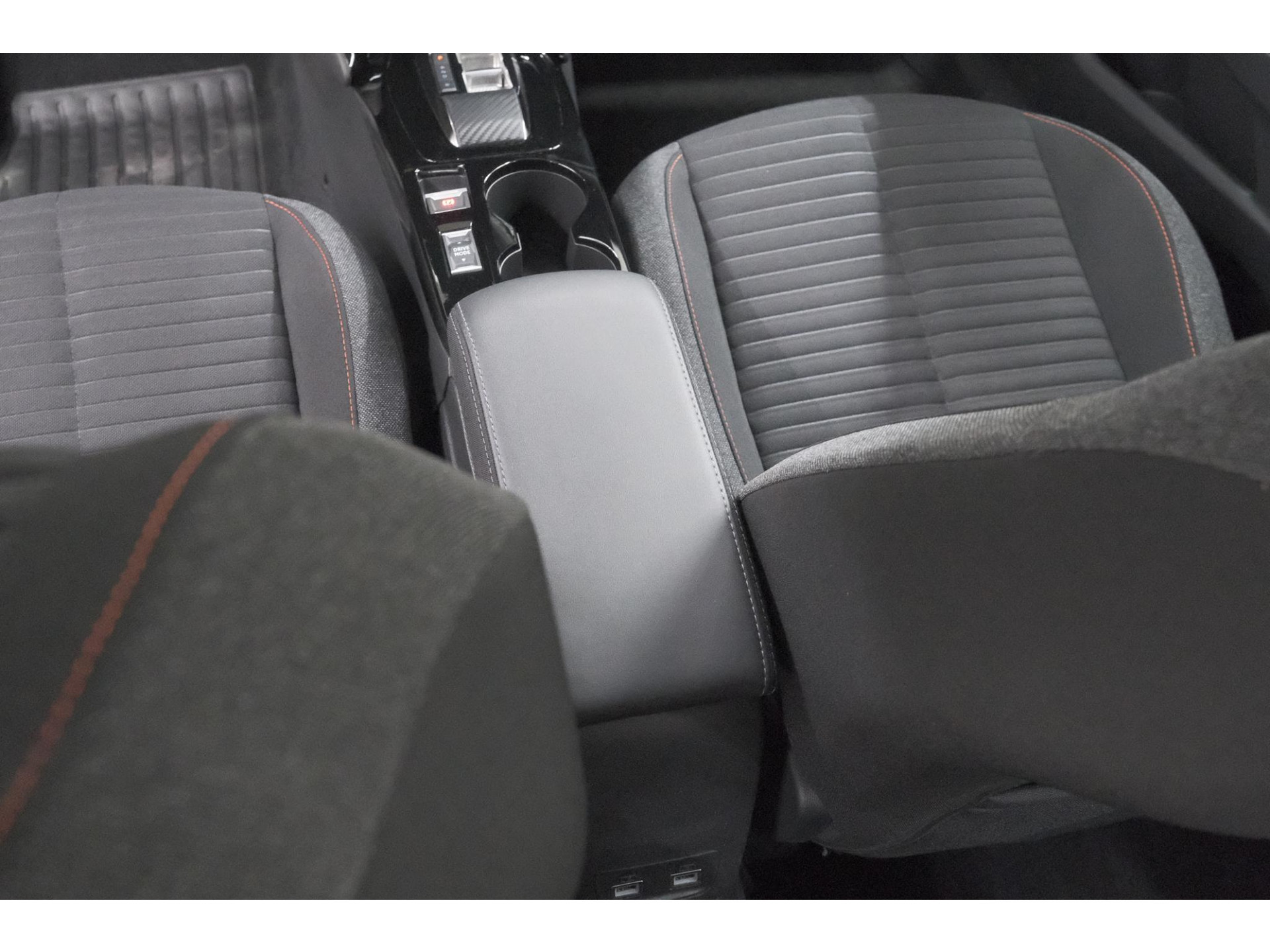 Peugeot e-208 EV Active Pack 50 kWh | 96,8% SOH | Navigatie | Parkeersensoren | Stoelverwarming
