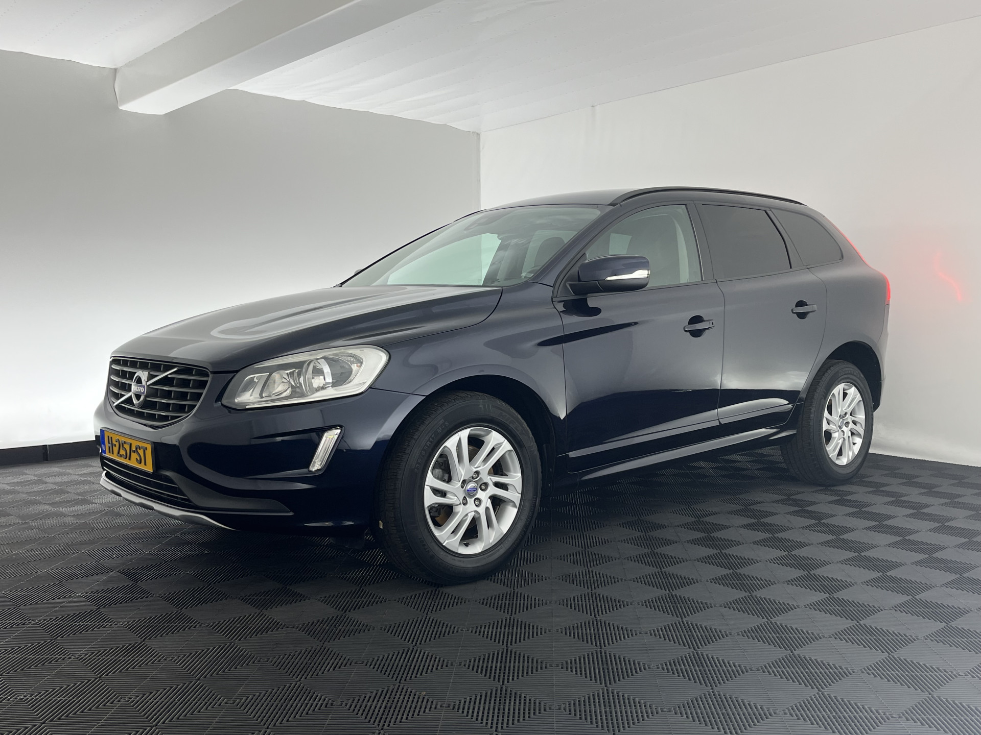 Volvo XC60 2.0 D3 FWD Momentum *LEATHER | NAVI-FULLMAP | COMFORTSEATS | ECC | PDC | CRUISE | PRIVACYGLASS | TOWBAR | 17''ALU*