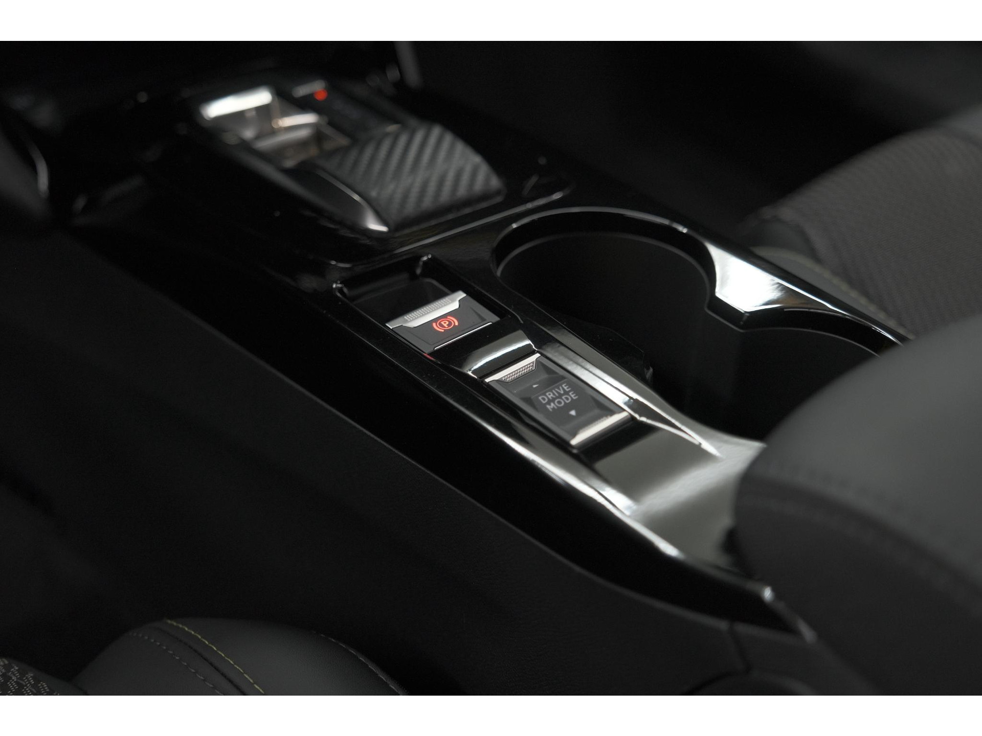 Peugeot 2008 1.2 Hybrid 136 GT | Camera | Apple Carplay | Parkeersensoren