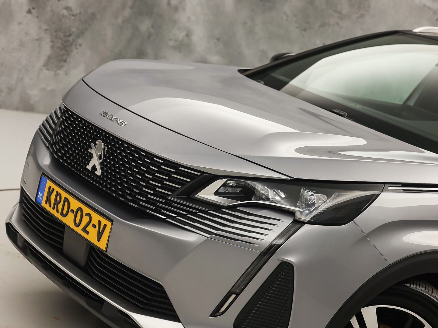 Peugeot 3008 1.2 PureTech GT Line (PANORAMADAK, APPLE CARPLAY, GROOT NAVI, LEDER, STOELVERWARMING, SPORTSTOELEN, GETINT GLAS, KEYLESS, NIEUWSTAAT)