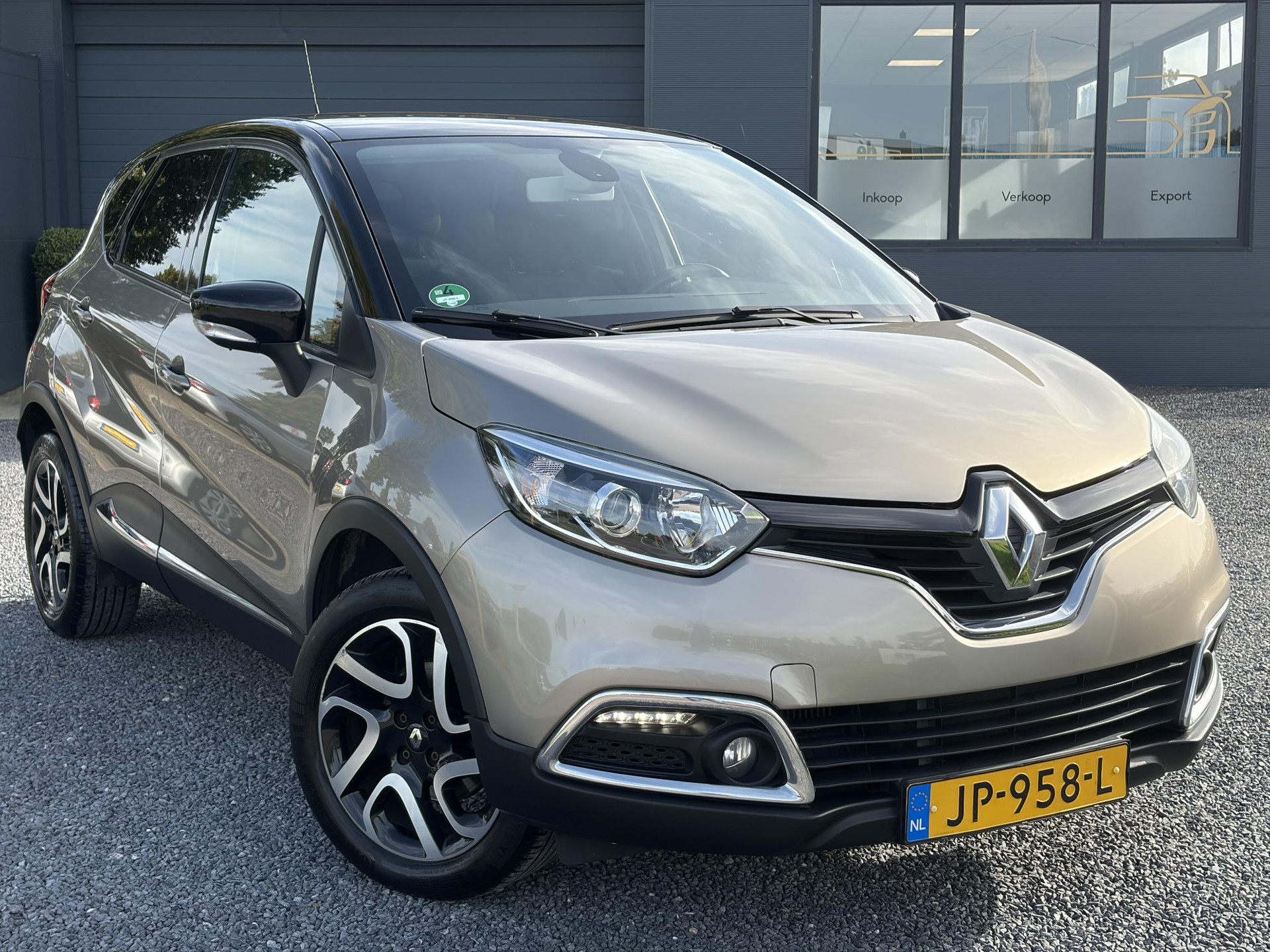 Renault Captur 1.2 TCe Dynamique ✓Navi✓Trekhaak✓Keyless✓Clima✓Cruise✓Dealer Onderhouden✓Automaat✓120pk✓Lm velgen✓Pdc✓N.A.P✓Apk tot 06-2027
