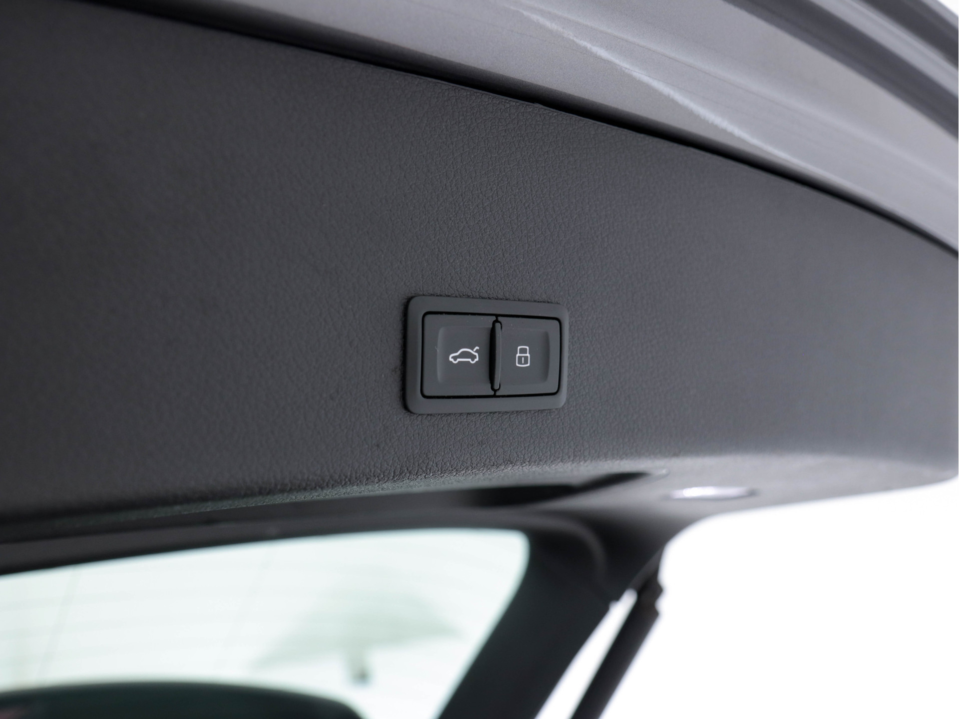 Audi e-tron 55 Quattro S-line 95 kWh [ 3-Fase ] (INCL-BTW) *PANO | FULL-LED | NAVI-FULLMAP | KEYLESS | LEATHER-ALCANTARA | AIR-SUSPENSION | CRUISE | DIGI-COCKPIT | MEMORY-PACK | SHIFT-PADDLES | HEATED-SPORTSEATS | 20"ALU*