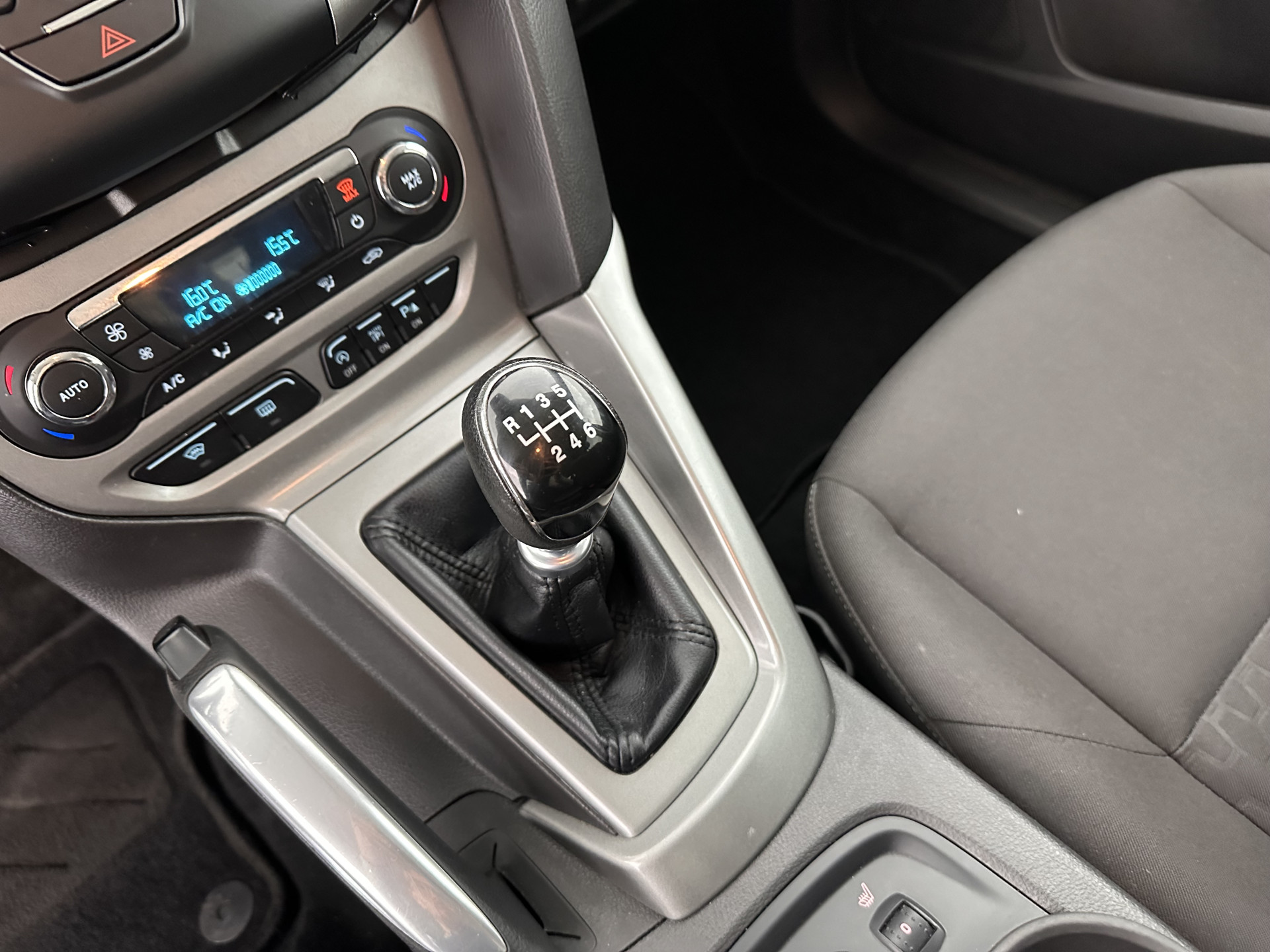 Ford Focus Wagon 1.0 EcoBoost Titanium MOTOR DEFECT !!!*NAVI-FULLMAP | COMFORT-SEATS | ECC | PDC | CRUISE | PARKPILOT | HEATED-SEATS | 16''ALU*