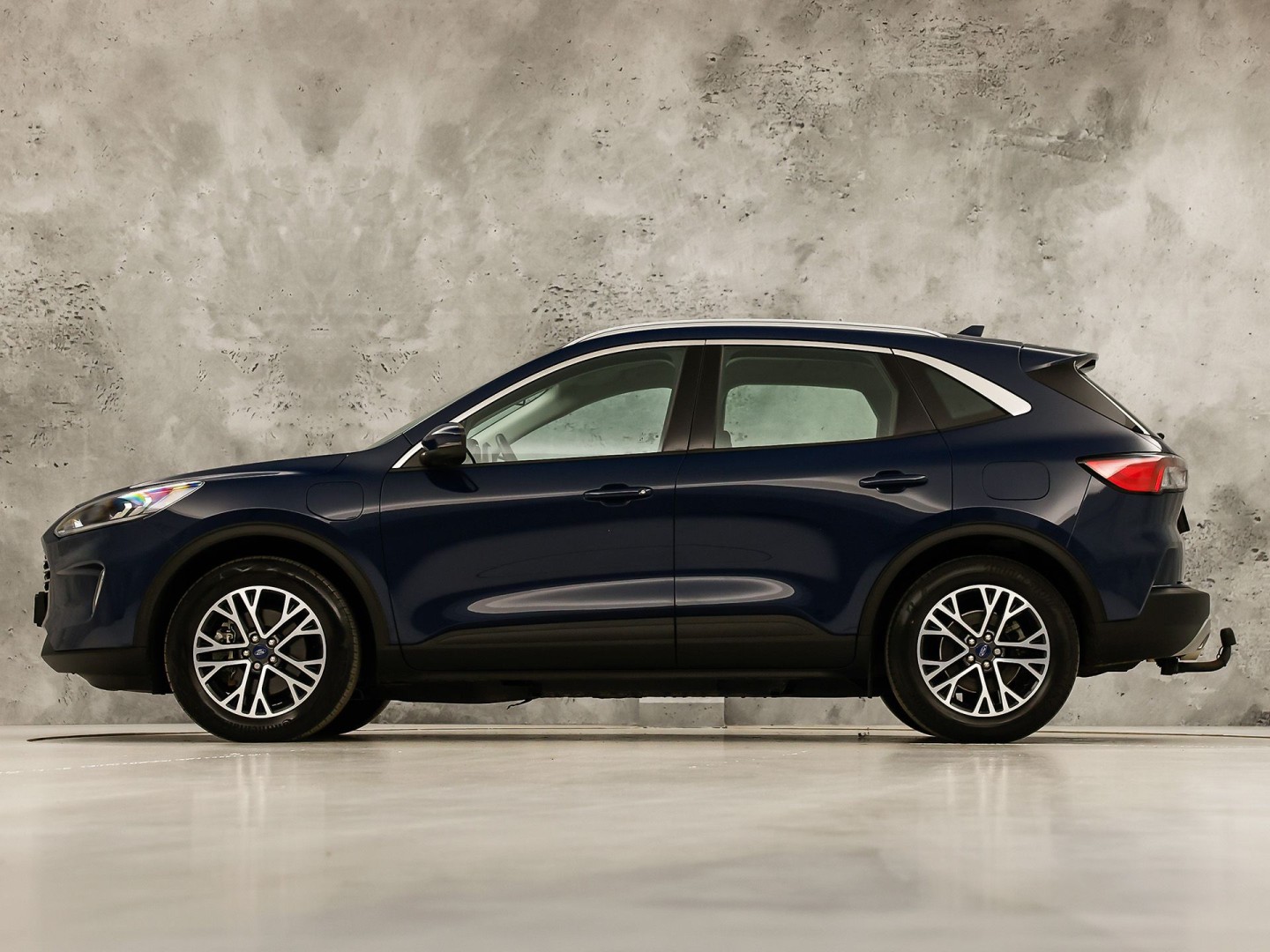 Ford Kuga 2.5 PHEV Titanium 225Pk Automaat (VIRTUAL COCKPIT, APPLE CARPLAY, GROOT NAVI, CAMERA, TREKHAAK, SPORTSTOELEN, KEYLESS, CRUISE, LANE ASSIST, NIEUWSTAAT)