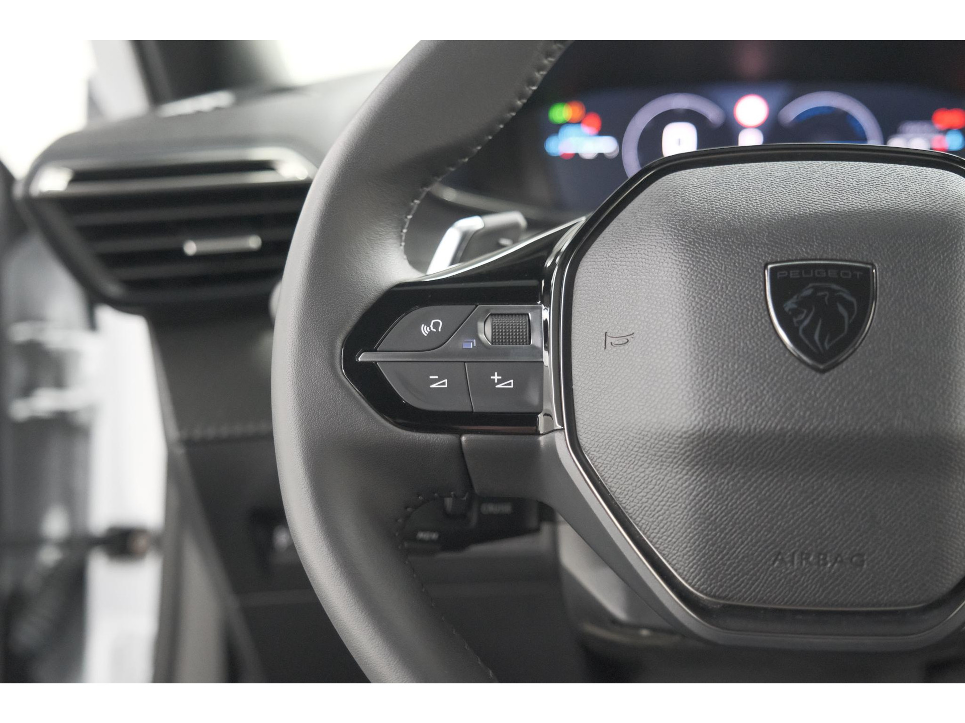 Peugeot 2008 Hybrid 145 e-DCS6 Allure | 360 Camera | Adaptieve Cruise Control | Dodehoekdetectie