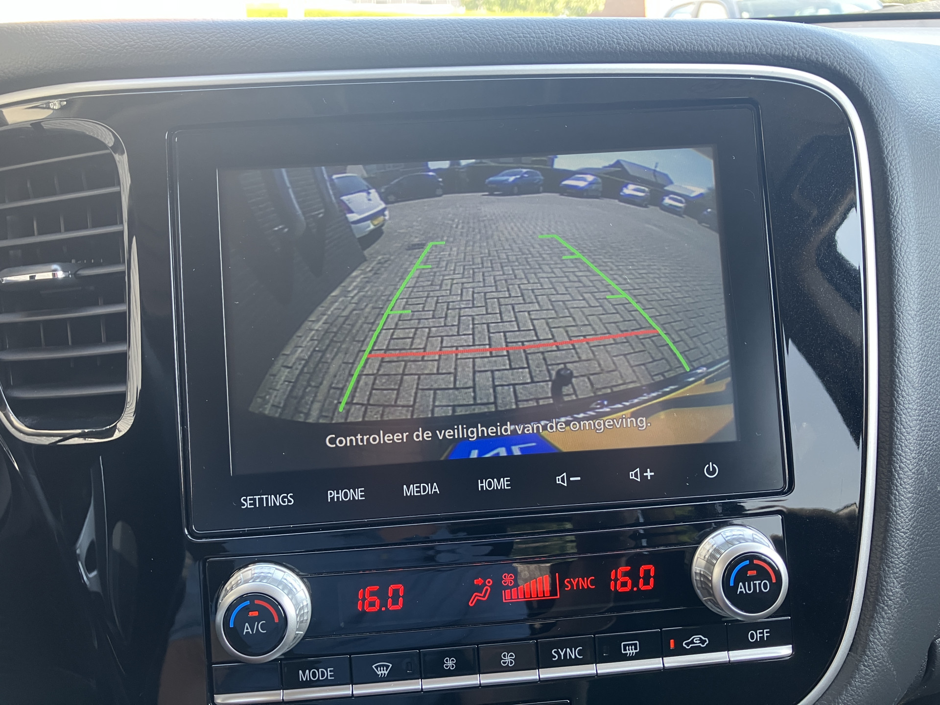 Mitsubishi Outlander 2.4 PHEV Intense+ 4WD 225 pk AUT. | 1e eigenaar | navigatie | trekhaak | elektr. v. stoel | carplay | alcantara
