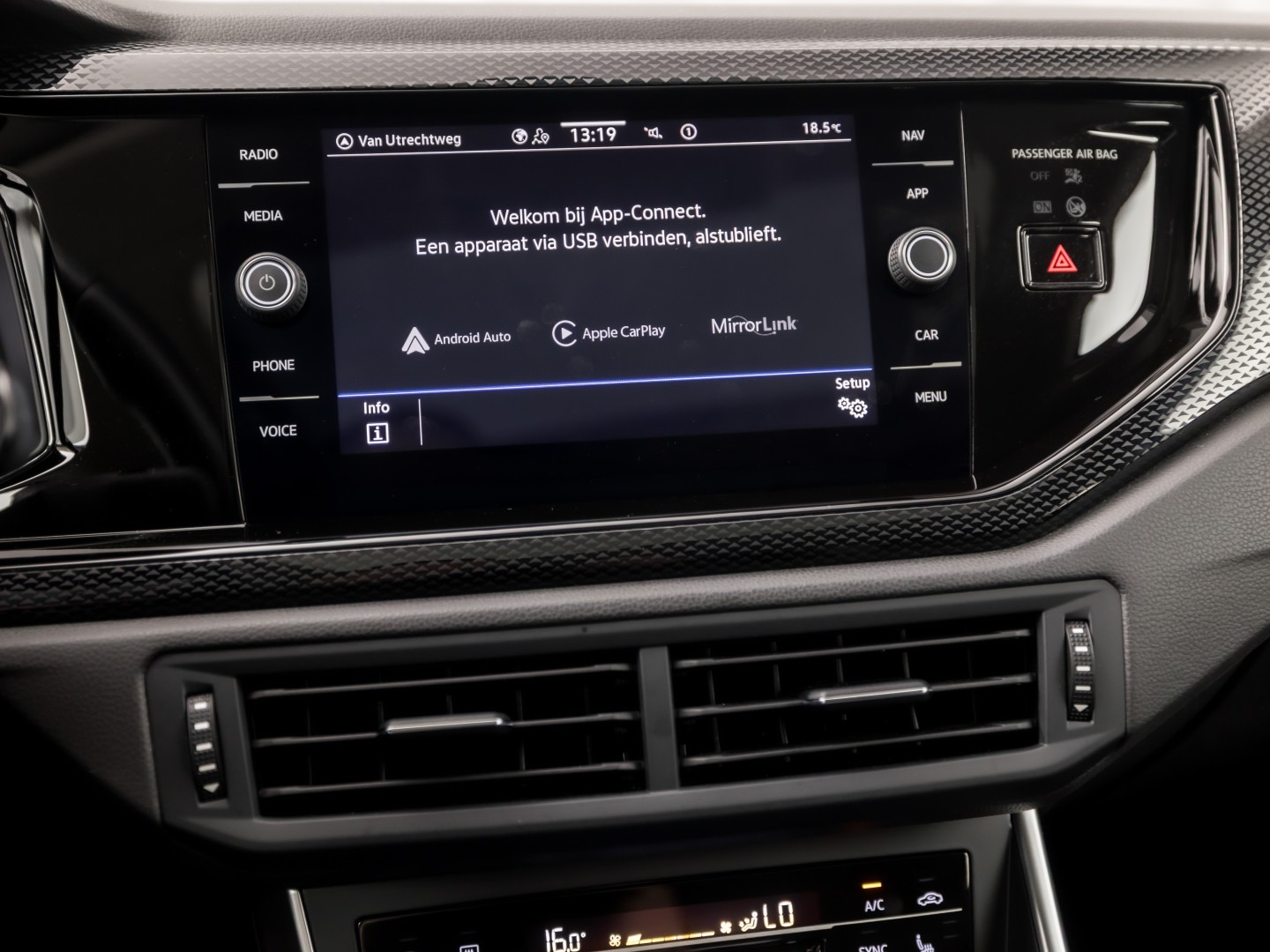 Volkswagen Taigo 1.0 TSI Sport (PANORAMADAK, 1e EIGENAAR, VIRTUAL COCKPIT, APPLE CARPLAY, GROOT NAVI, CLIMATE, STOELVERWARMING, SPORTSTOELEN, GETINT GLAS, IQ LIGHT, NIEUWSTAAT)