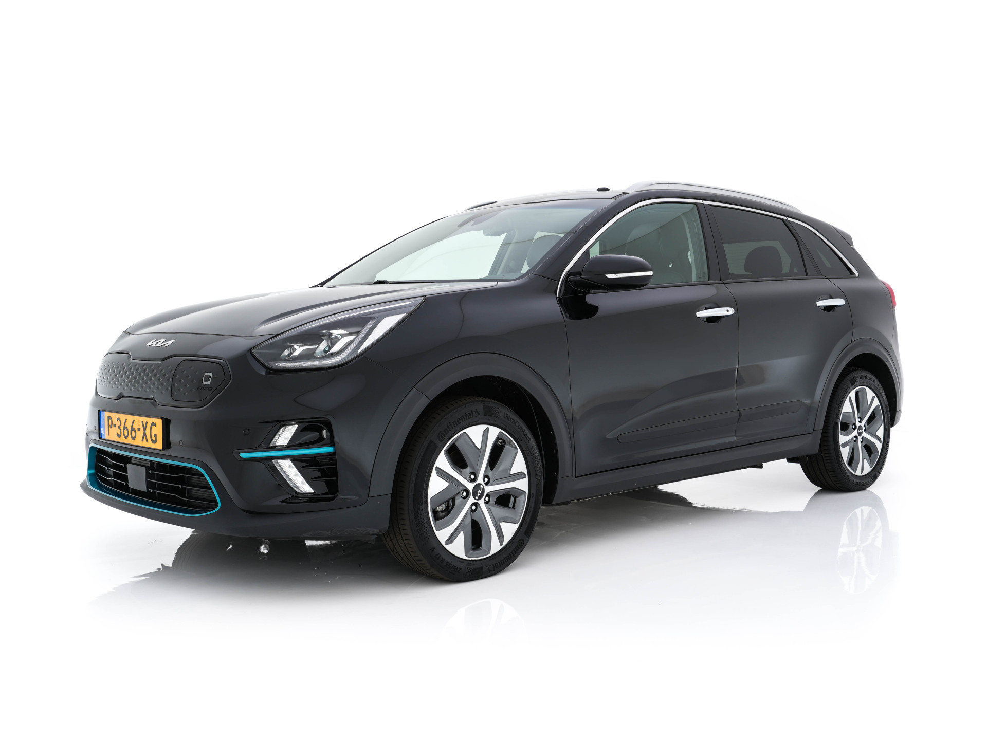 Kia e-Niro ExecutiveLine 64 kWh [ 3-Fase ] {SOH-100%} (INCL-BTW) Aut. *PANO | LEATHER | JBL-AUDIO | FULL-LED | NAVI-FULLMAP | DAB | ADAPTIVE-CRUISE | CAMERA | MEMORY-PACK | LANE-ASSIST | CCS-FASTLOADER | KEYLESS | DIGI-COCKPIT | 17"ALU*