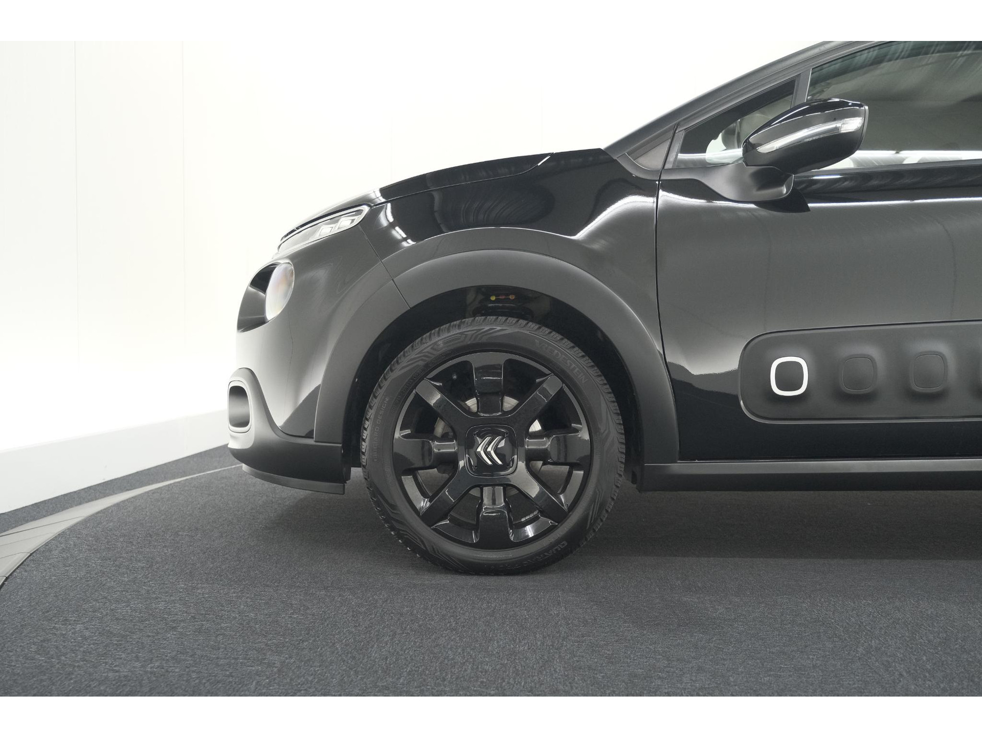 Citroen C3 PureTech 110 S&S Shine | Trekhaak | Parkeersensoren | Navigatie | Apple Carplay