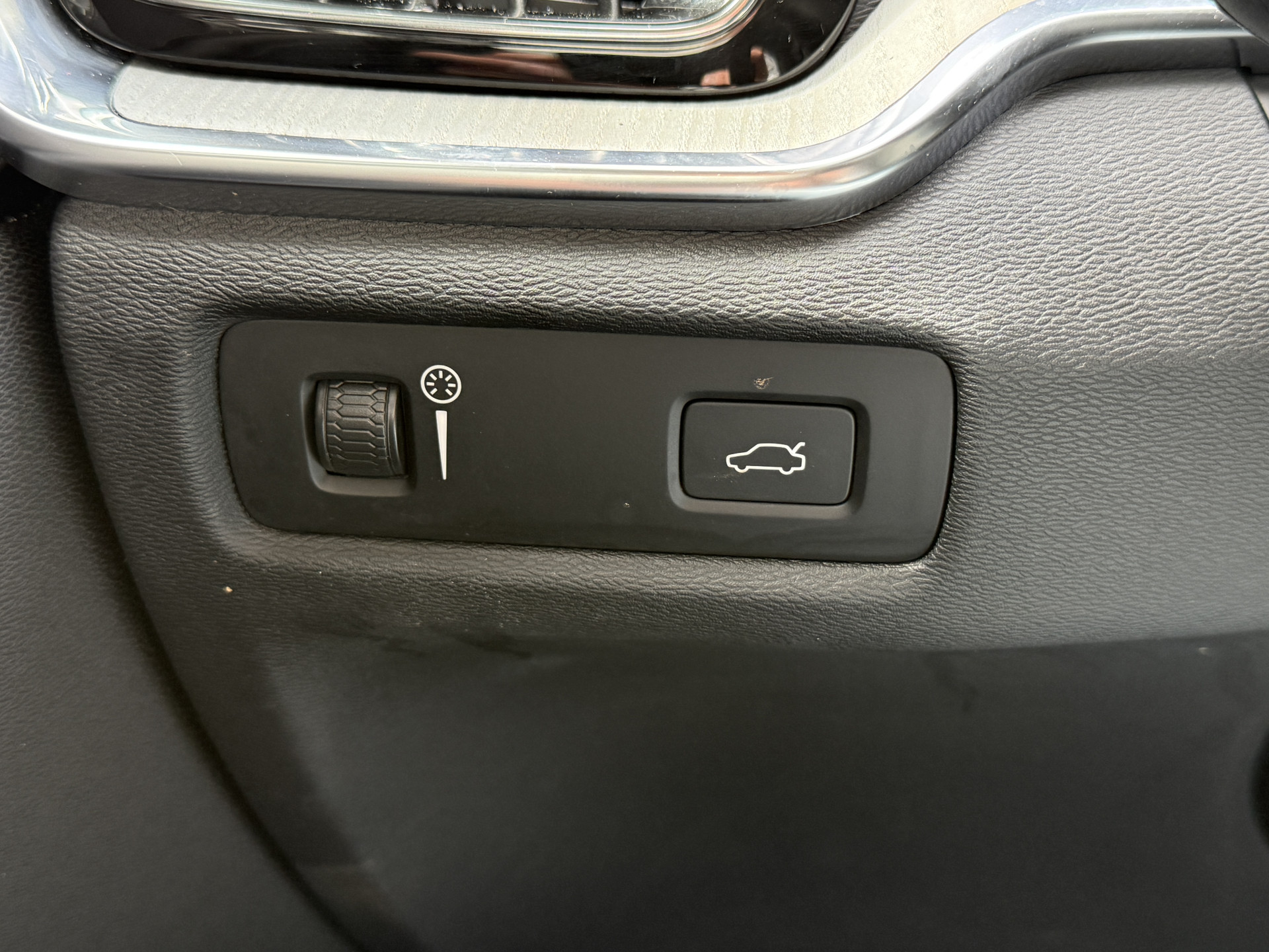 Volvo V60 2.0 B3 R-Design | Trekhaak | Panoramadak | Apple Carplay | Leder