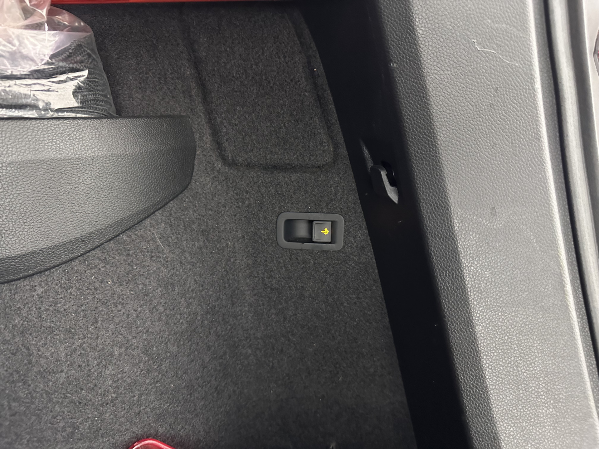 ŠKODA Karoq 1.5 TSI ACT Sportline Business (INCL-BTW) Aut. *PANO | DIGI-COCKPIT | FULL-LED | ADAPTIVE-CRUISE | CANTON-AUDIO | BLINDSPOT | HEATED-SPORTSEATS | CAMERA | AMBIENTLIGHT | NAVI-FULLMAP | KEYLESS | DAB+ | TOWBAR | PRIVACYGLAS