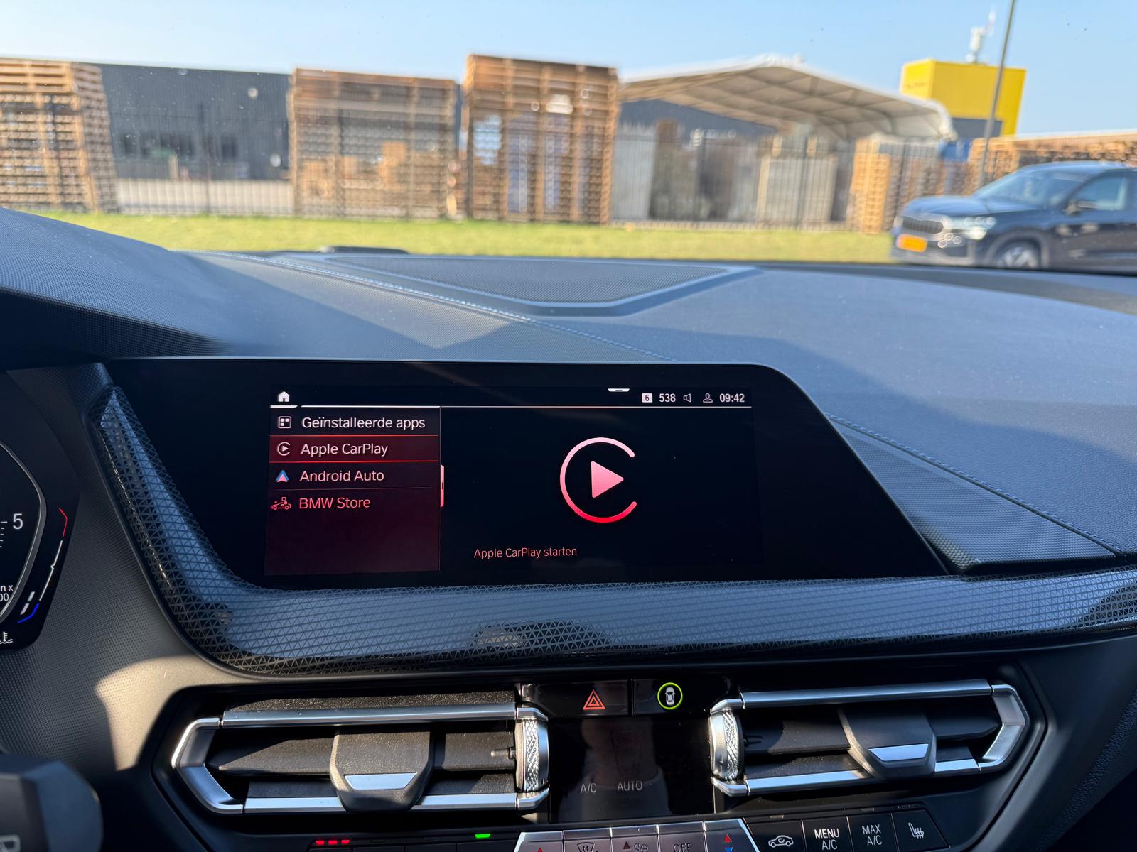 BMW 1-serie 116d Executive | 1E EIGENAAR | 3/6/12MND GARANTIE | AUTOMAAT | LED | CARPLAY | SFEERVERLICHTING | CRUISE | AIRCO |