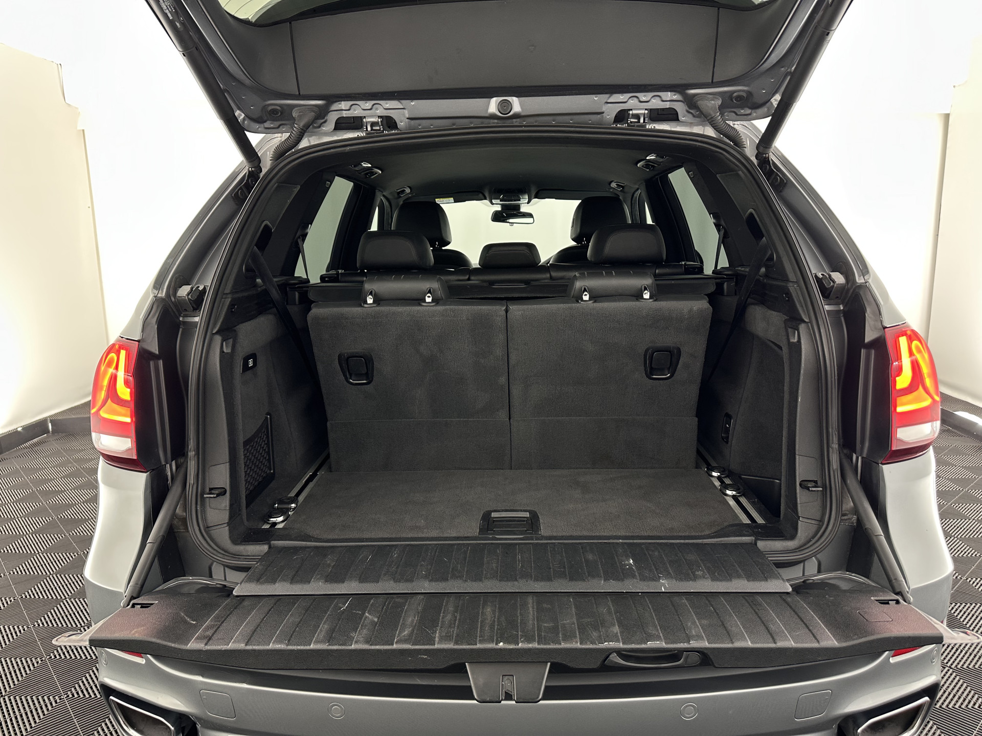 BMW X5 xDrive40d  *Right-Hand-Drive* M-Sportpack High Executive [ 7-Pers. ] Aut. *LEATHER | XENON | MEMORY-PACK | HEATED-SPORTSEATS | NAVI-FULLMAP | SHIFTPADDLES | PRIVACYGLASS | ECC | TOWBAR | PDC | CRUISE | 20''ALU*