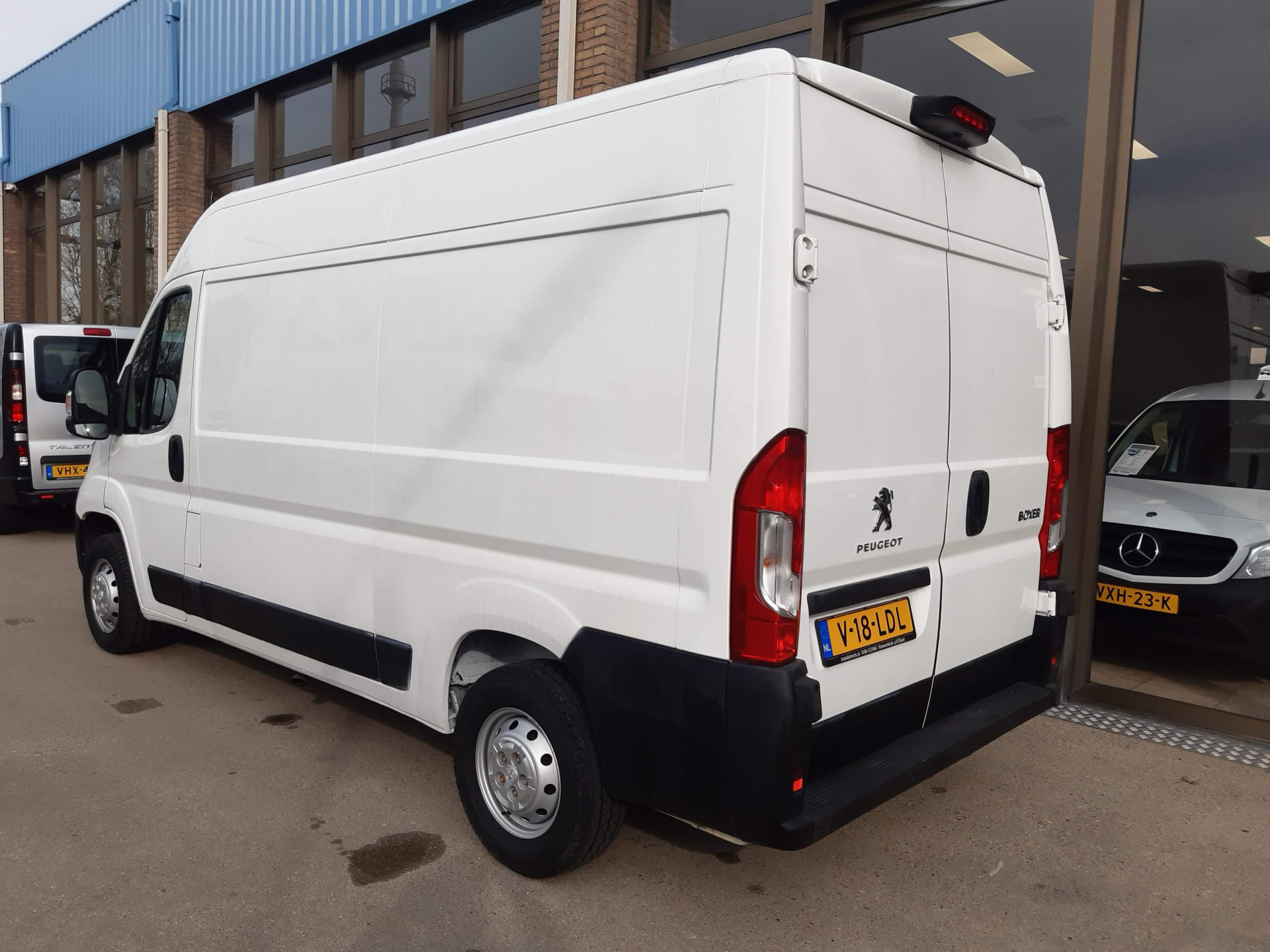 Peugeot Boxer 2.2 BlueHDi 140 Pk L2H2 Airco Cruise control Navigatie