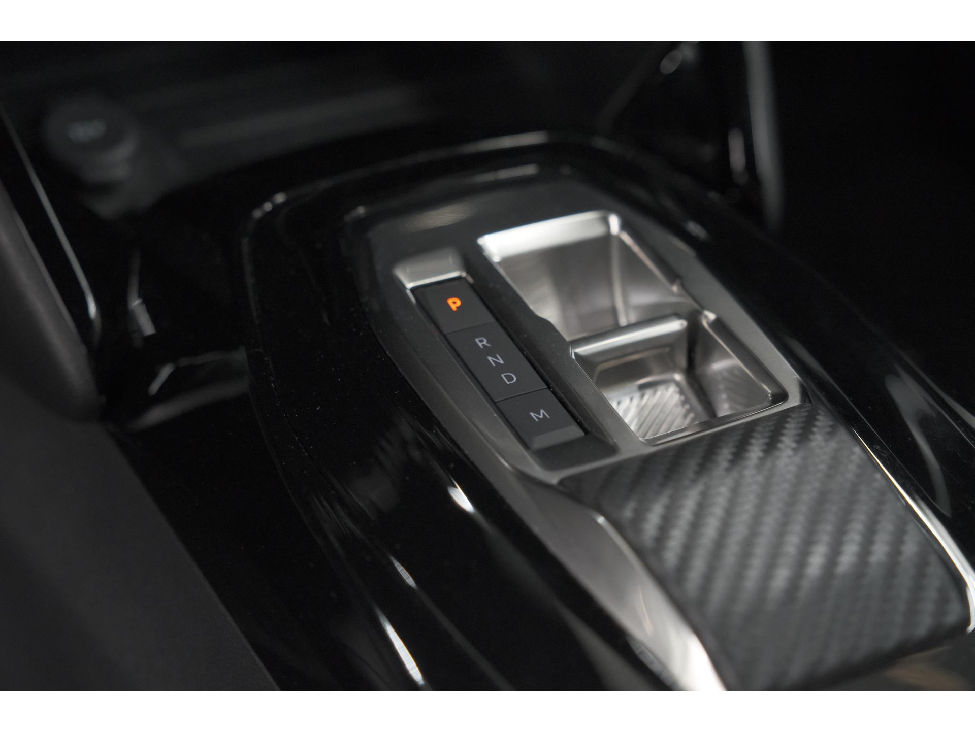 Peugeot 2008 PureTech 130 EAT8 Allure | 360 Camera | Dodehoekdetectie | Apple Carplay | Navigatie