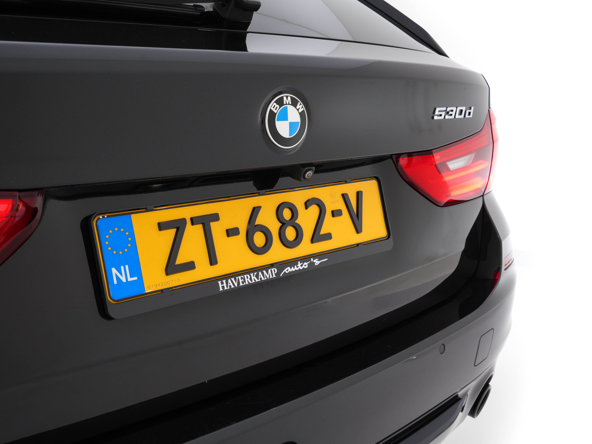 BMW 5-serie Touring 530d Sportline High Executive Aut. *PANO | LEATHER | FULL-LED | MEMORY-PACK | TOP-VIEW | HEATED-COMFORTSEATS | NAVI-FULLMAP | PRIVACY-GLASS | AMBIENT-LIGHT | ECC | CARPLAY | PDC | TOWBAR | SHIFT-PADDLES | 20"ALU*