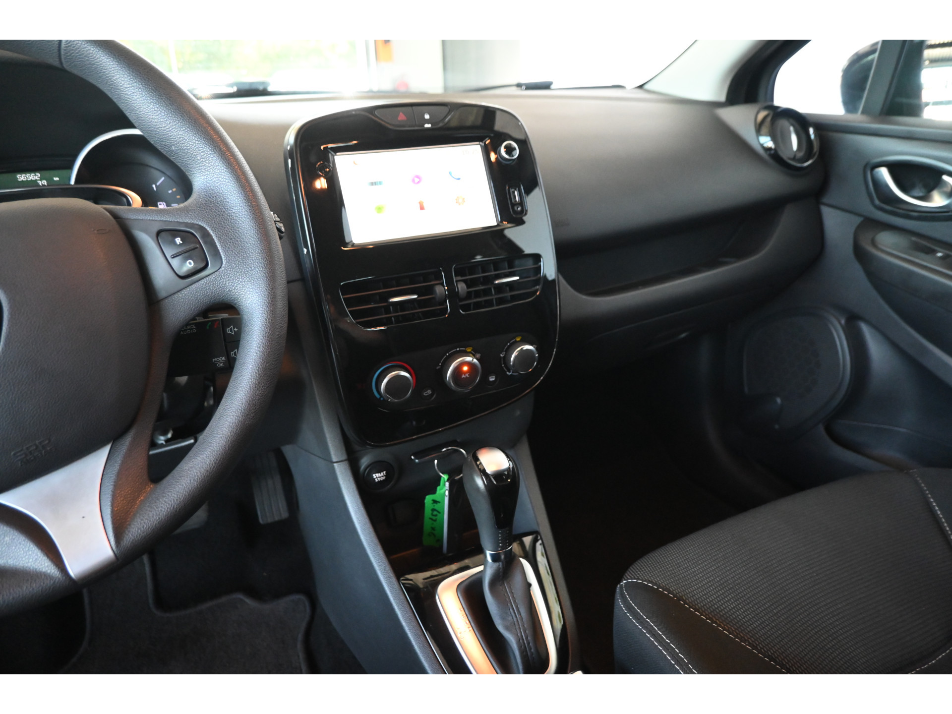 Renault Clio 1.2 Dynamique Automaat Airco Navigatie Cruise Control Goed Onderhouden! Inruil Mogelijk!