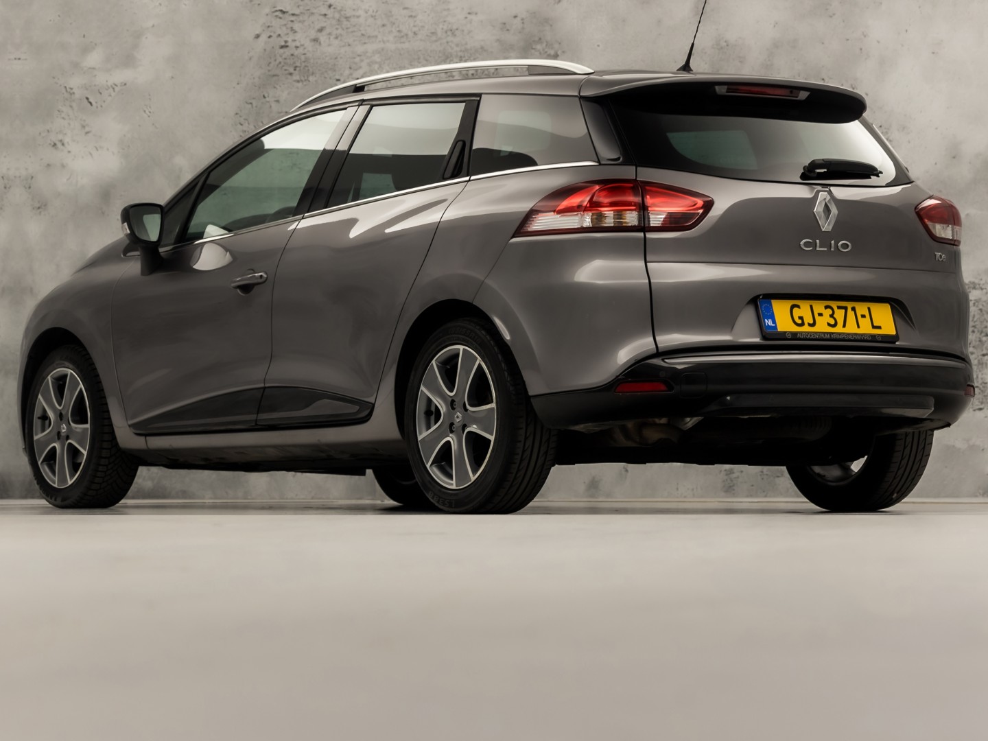Renault Clio Estate 0.9 TCe Dynamic Sport (NAVIGATIE, LM VELGEN, GETINT GLAS, SPORTSTOELEN, CRUISE, PARKEERSENSOREN, NIEUWE APK, NIEUWSTAAT)