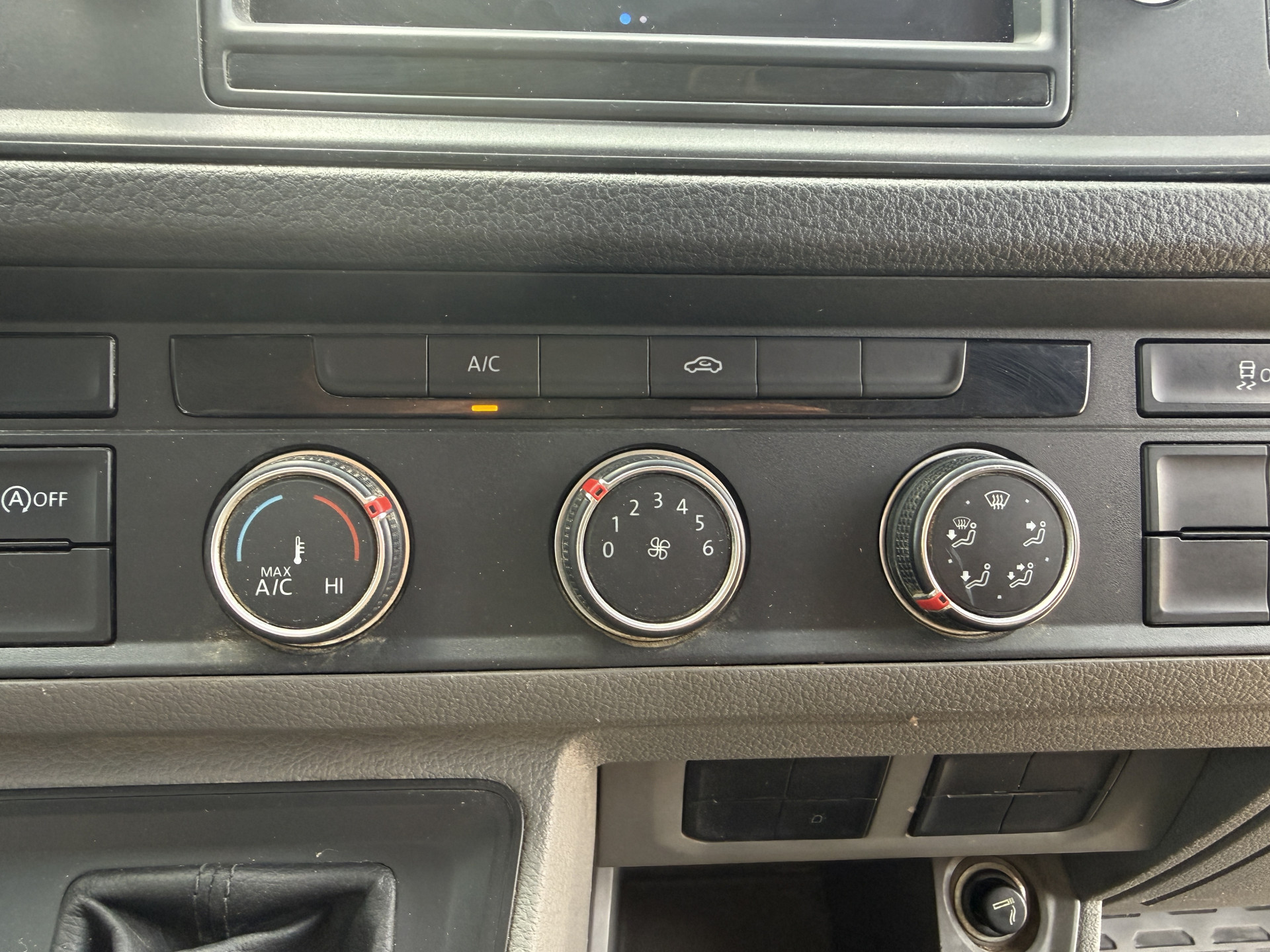 Volkswagen Crafter 3.140 2.0 TDI Automaat Open Laadbak Kist Dubbele cabine 6-persoons Airco Trekhaak Navigatie Carplay Pritische Pickup Open Box