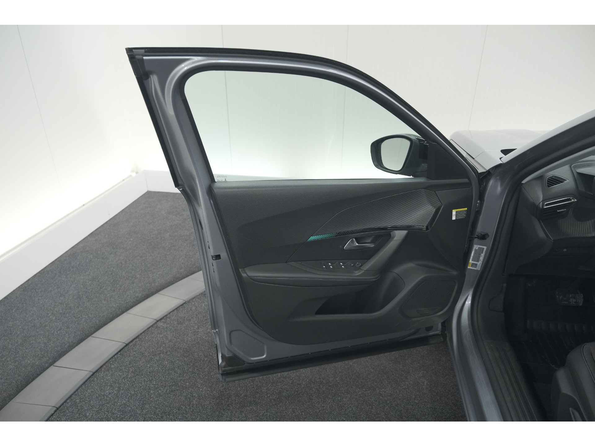 Peugeot e-2008 EV Allure Pack 50 kWh | 3 Fase Laadfunctie | Camera | Navigatie | Parkeersensoren | Apple Carplay