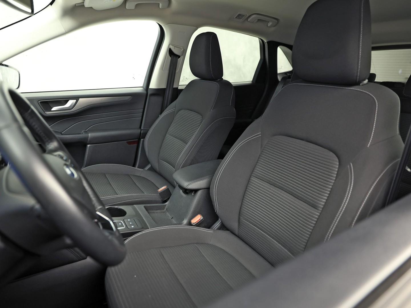 Ford Kuga 2.5 PHEV Titanium 225Pk Automaat (VIRTUAL COCKPIT, APPLE CARPLAY, GROOT NAVI, CAMERA, SPORTSTOELEN, KEYLESS, GETINT GLAS, LANE ASSIST, NIEUWSTAAT)