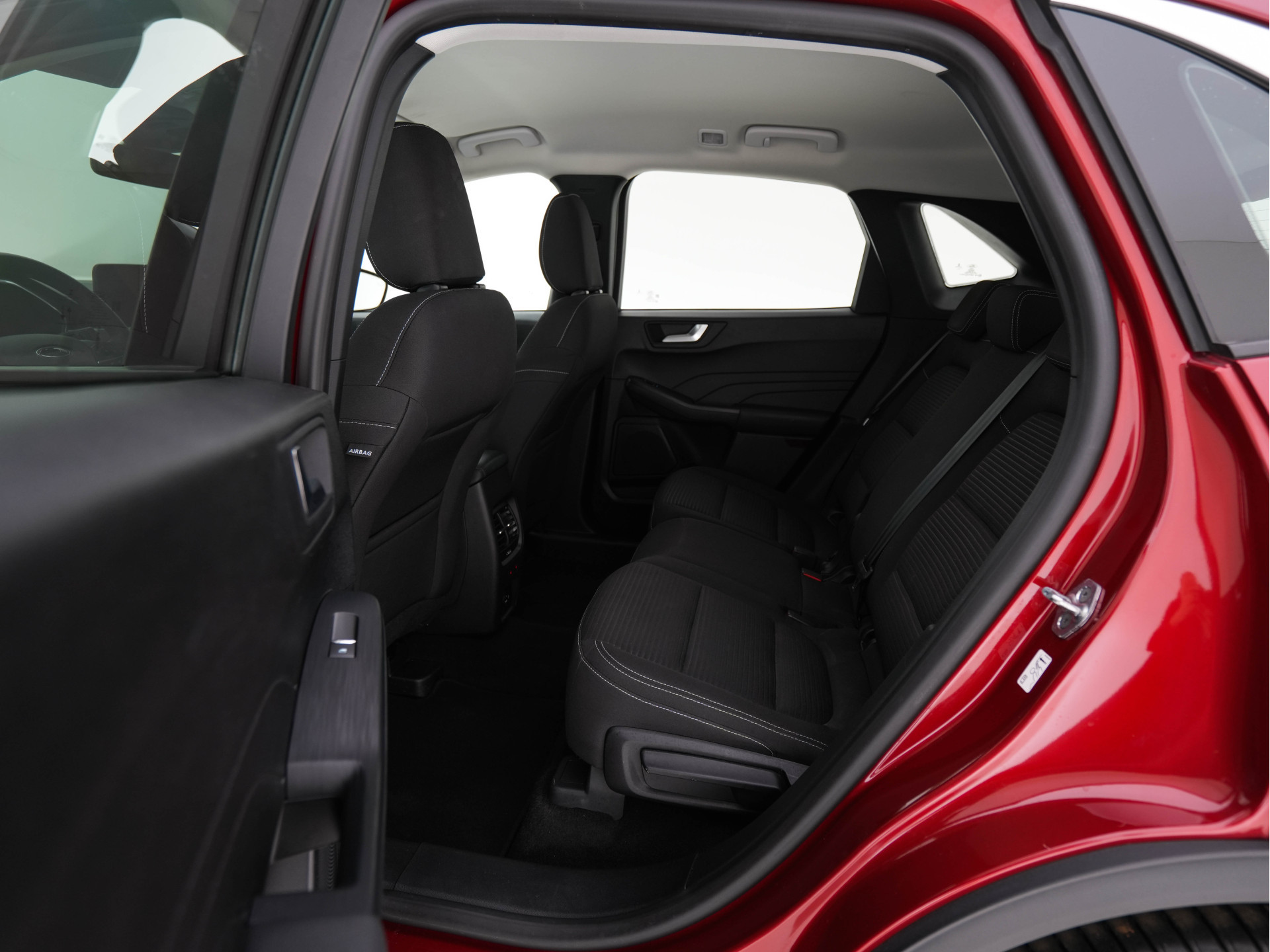 Ford Kuga 2.5 PHEV Titanium (INCL-BTW) *DIGI-COCKPIT | ADAPTIVE-CRUISE | BLINDSPOT | PARK-PILOT | CAMERA | NAVI-FULLMAP | HEATED-SEATS | COMFORT-SEATS | ECC | CARPLAY | PDC | DAB | LANE-ASSIST | 17''ALU*