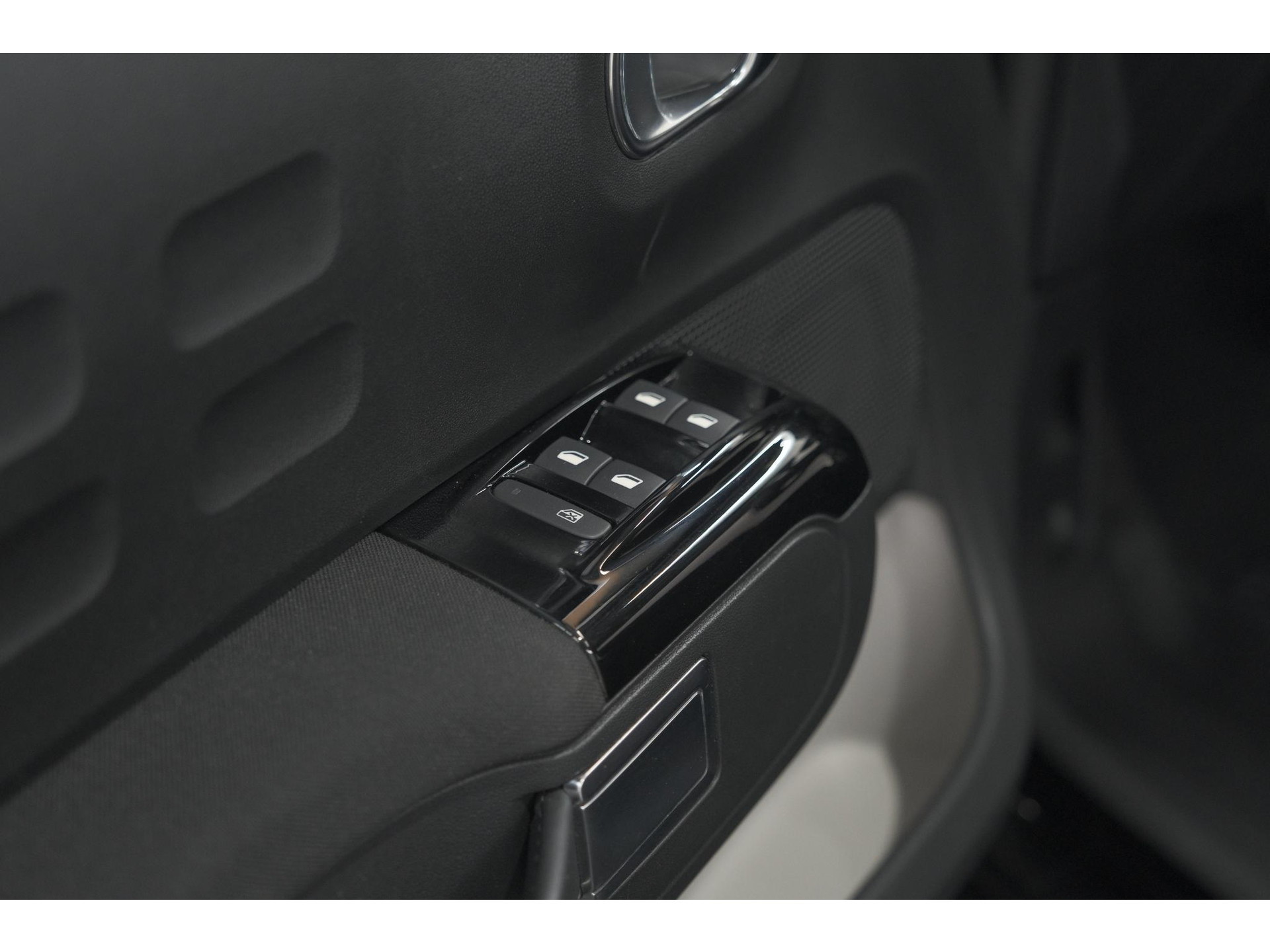 Citroen C3 PureTech 110 EAT6 Max | Apple Carplay | Parkeersensoren | Climate Control | 16 Inch Lichtmetalen Velgen