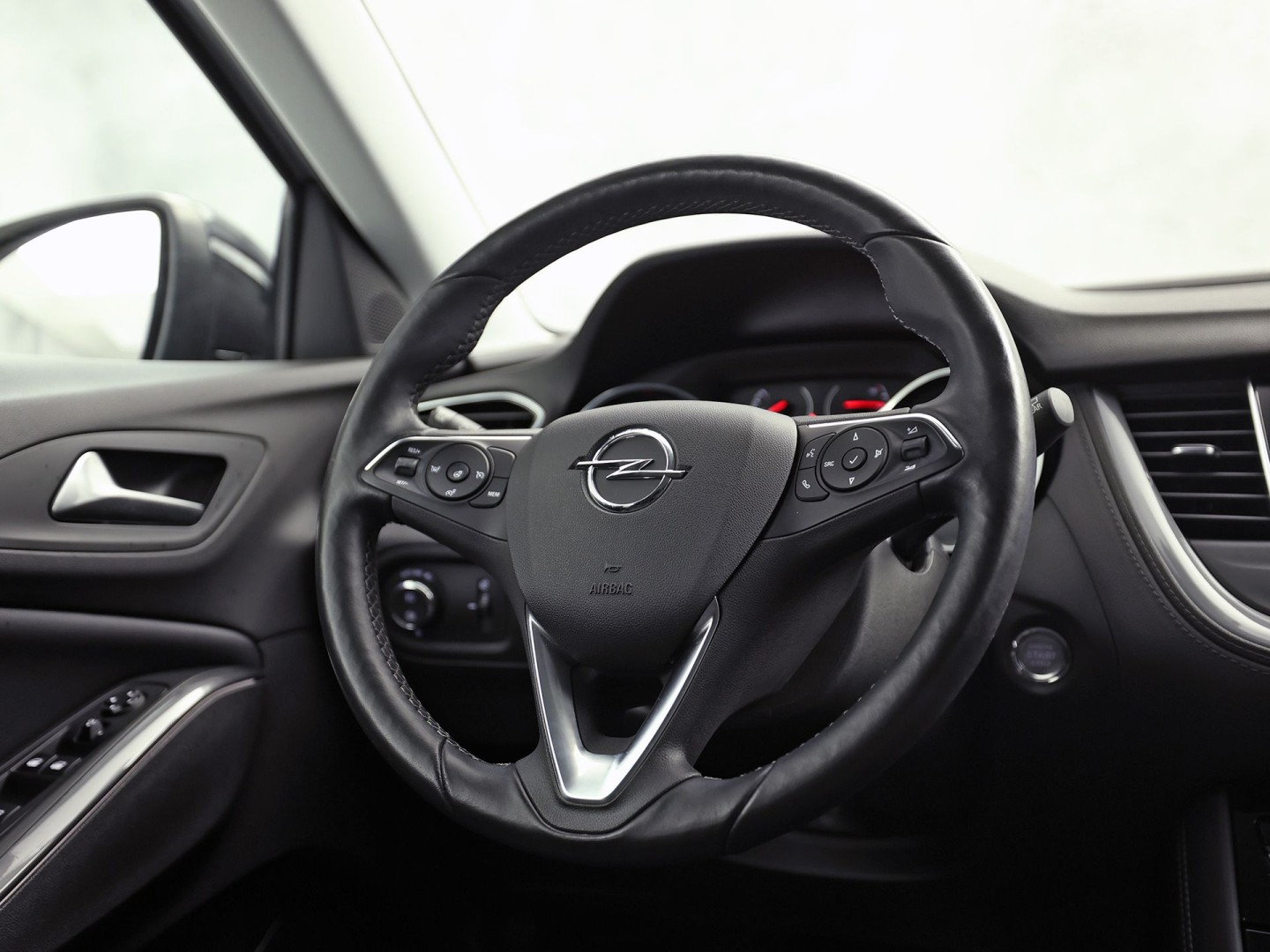 Opel Grandland X 1.2 Turbo Ultimate Sport Automaat (APPLE CARPLAY, MEMORY SEAT, STOELVERWARMING/KOELING, 360 CAMERA, STUURWIEL VERWARMD, KEYLESS, GETINT GLAS, NIEUWSTAAT)