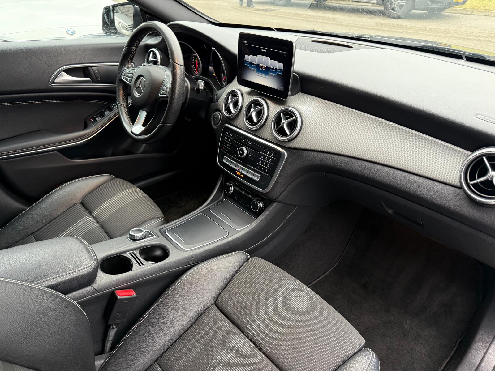 Mercedes-Benz CLA-klasse Shooting Brake 180 d Business Solution | 1E EIGENAAR | 3/6/12MND GARANTIE | AUTOMAAT | AIRCO | CRUISE | NAVI | LMV | LED | TREKHAAK |