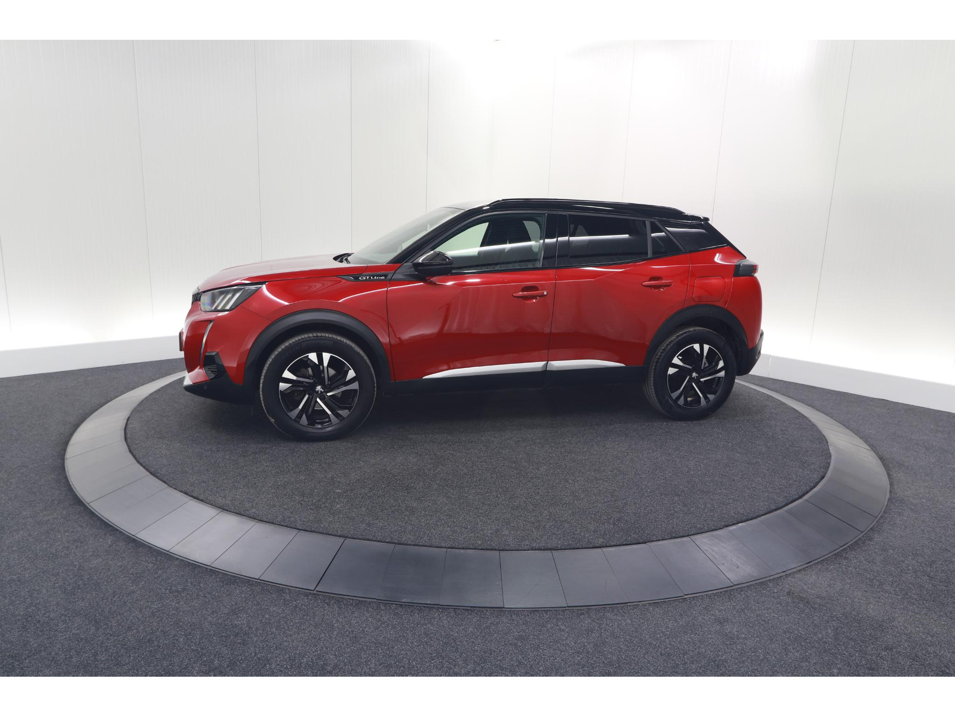 Peugeot 2008 PureTech 130 GT-Line | Trekhaak | Camera | Apple Carplay | Parkeersensoren