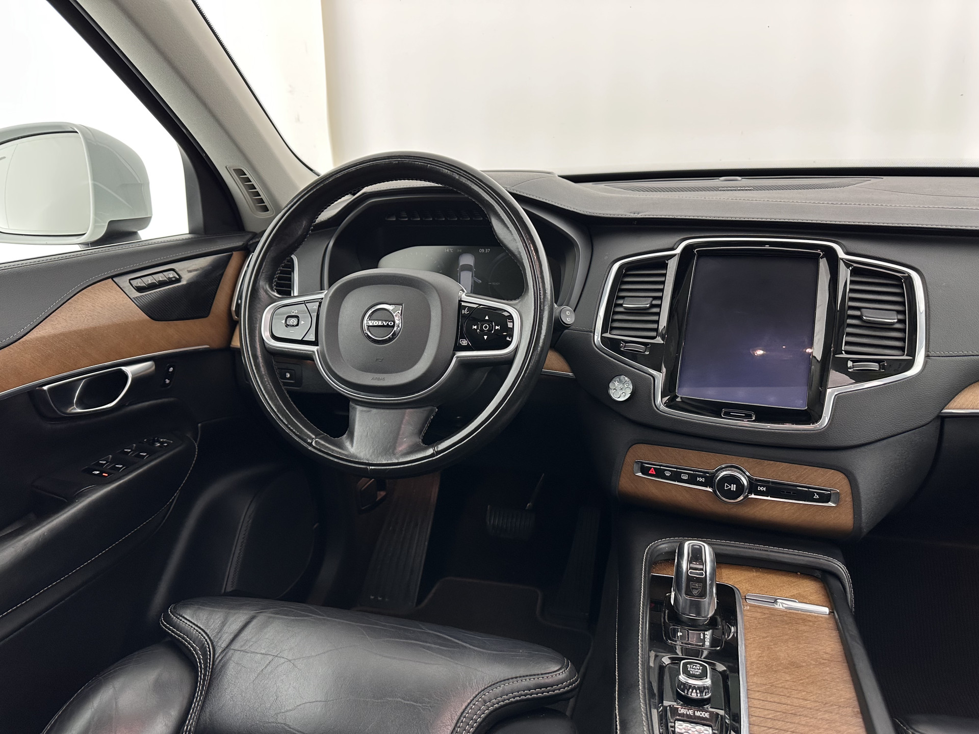 Volvo XC90 2.0 T8 Twin Engine AWD Inscription (7-Pers.) [ Plug-In ] Aut.*PANO | LEATHER | FULL-LED | MEMORY-PACK | DIGI-COCKPIT | HARMAN/KARDON | CAMERA | HEATED-SPORTSEATS | HEAD-UP | LANE-ASSIST | CARPLAY | AIRSUSPENSION | ECC | PDC | CRUISE | TOWBAR |
