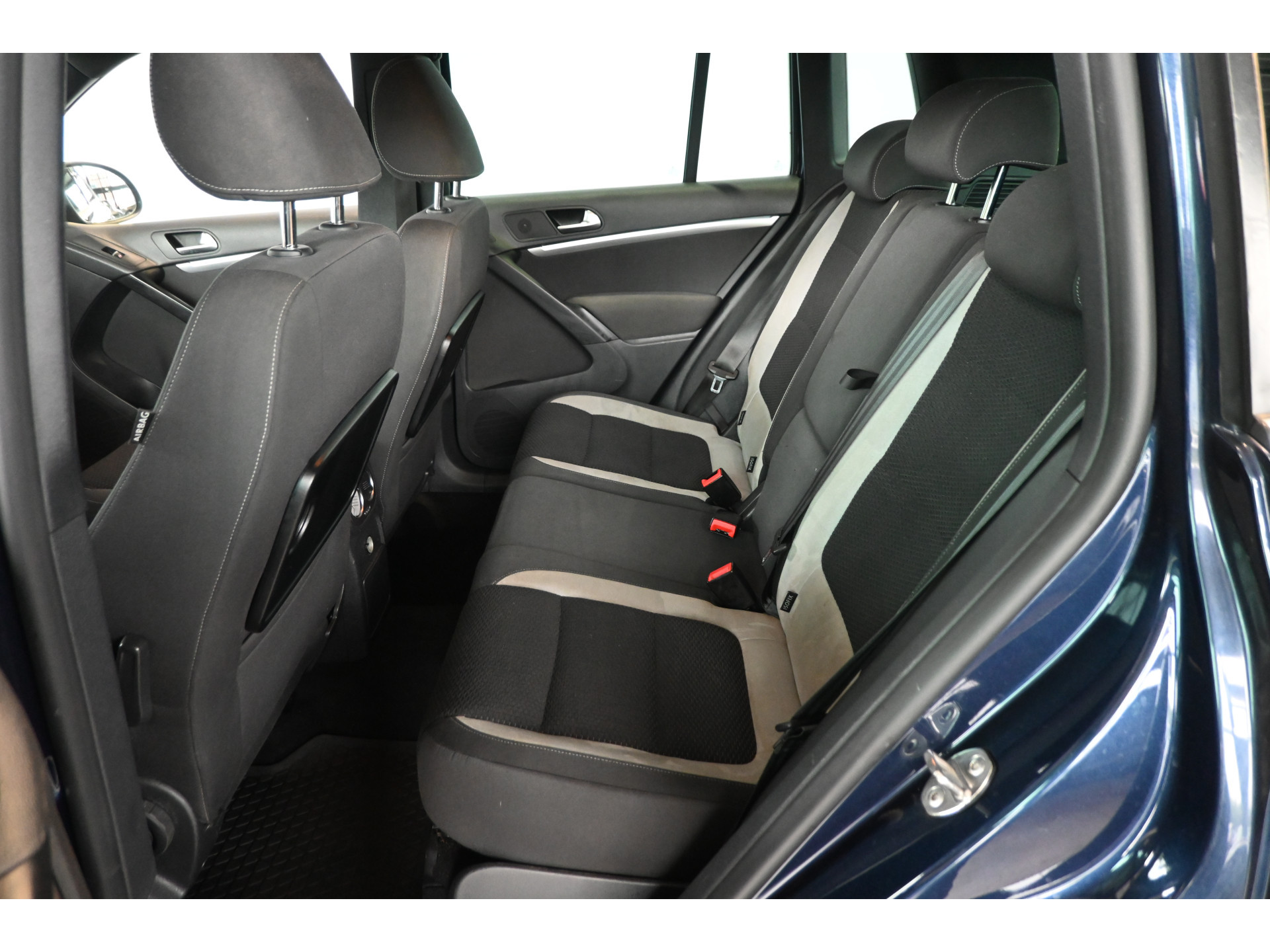 Volkswagen Tiguan 1.4 TSI Sport&Style 4Motion R-line Edition Clima Navigatie Stoelverwarming Goed Onderhouden! Inruil Mogelijk!