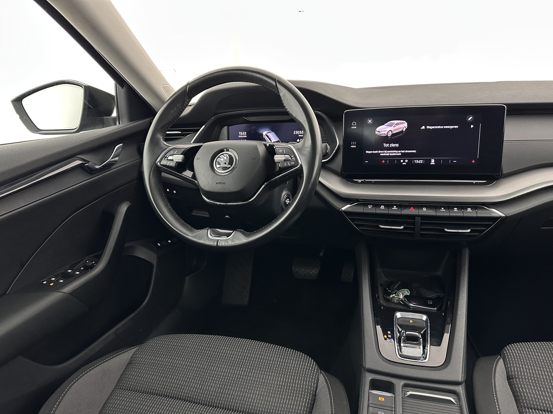 ŠKODA Octavia Combi 1.4 TSI iV PHEV Business Edition (Plug-in) (INCL-BTW) *FULL-LED | DIGI-COCKPIT | COMFORTSEATS | NAVI-FULLMAP | PRIVACY-GLASS | DAB | SHIFTPADDLES | ECC | PDC | CRUISE | TOWBAR | 18''ALU*