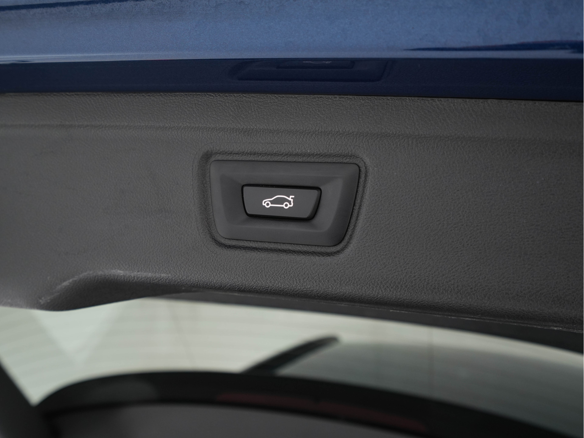 BMW 3-serie Touring 320e Business Edition Plus [Plug-In] (INCL-BTW) Aut. *LEATHER | FULL-LED | HEATED-SPORTSEATS | DIGI-COCKPIT | HIFI-SOUND | NAVI-FULLMAP | PRIVACYGLASS | PDC | AMBIENTLIGHT | DAB | KEYLESS | TOWBAR | 17"ALU* *