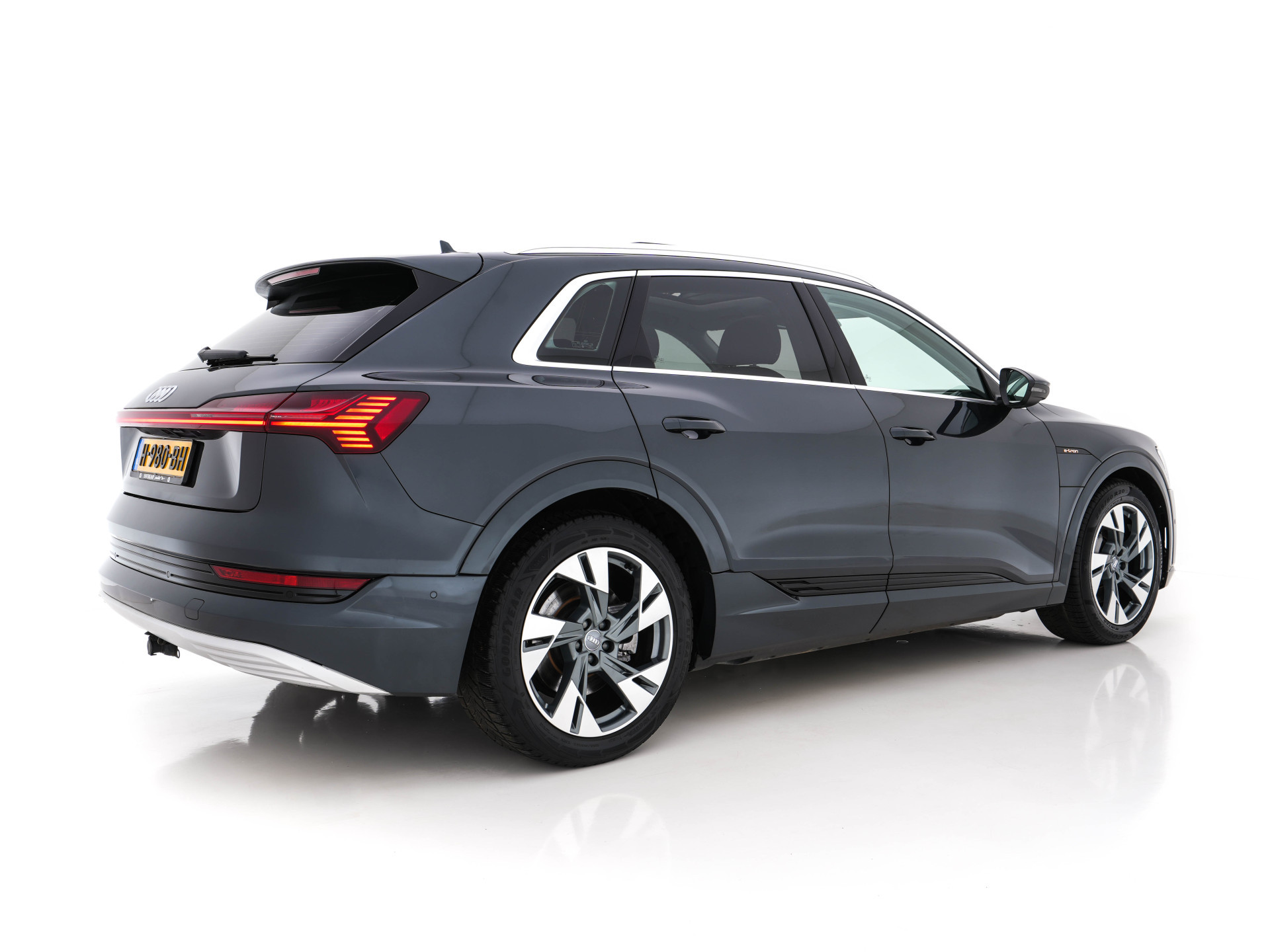 Audi e-tron 50 Quattro Advanced Launch-Edition-Plus [ 3-Fase ] (INCL-BTW) *PANO | DIGI-COCKPIT | LUXURY-LEATHER | FULL-LED | MEMORY-PACK |  KEYLESS | NAVI-FULLMAP | TOWBAR | SHIFT-PADDLES | COMFORT-SEATS | 20"ALU*