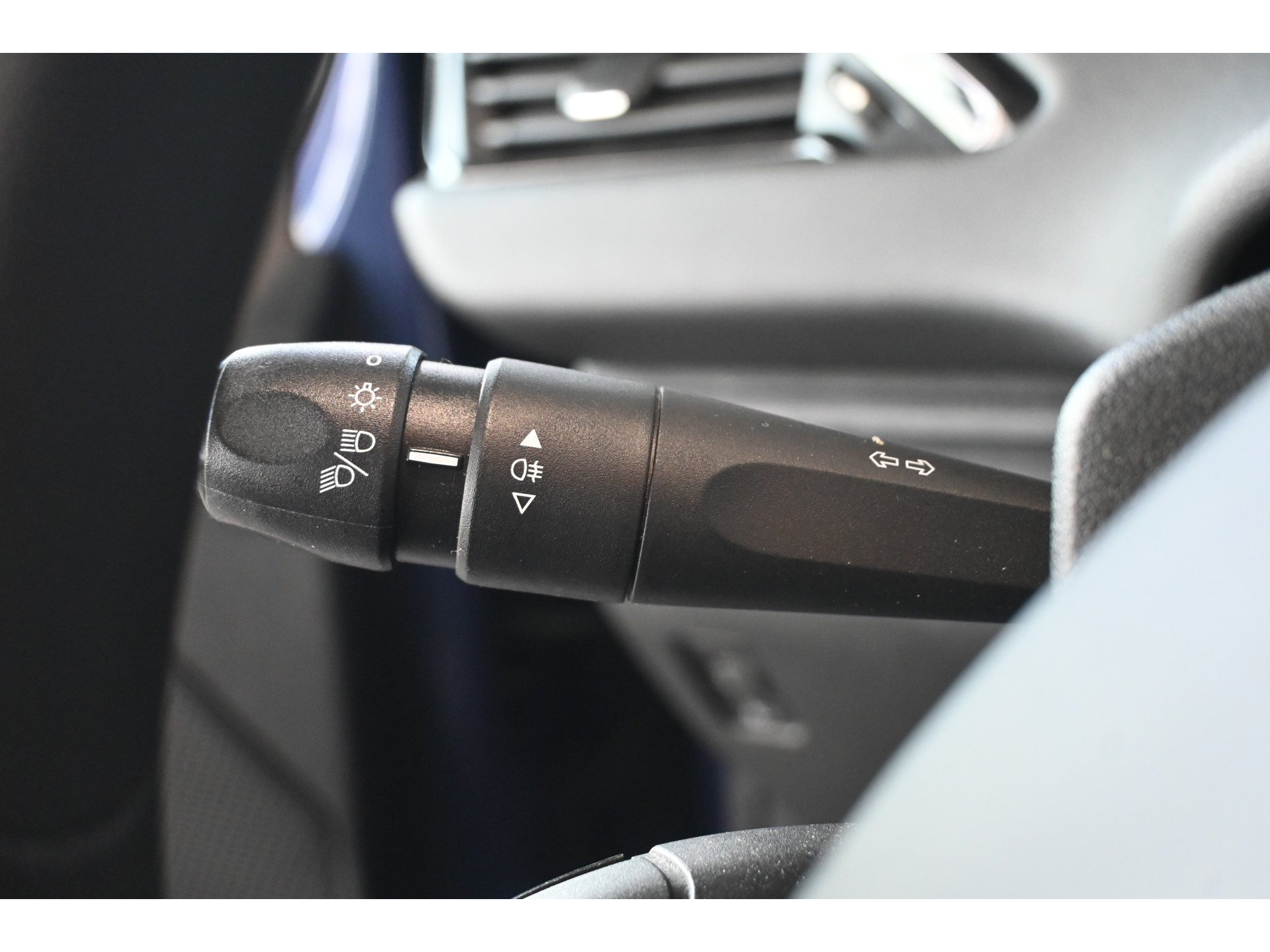 Peugeot 208 1.6 e-HDi Active Clima Cruise control Trekhaak Navigatie Lichtmetaal 100% Onderhouden Inruil Mogelijk!