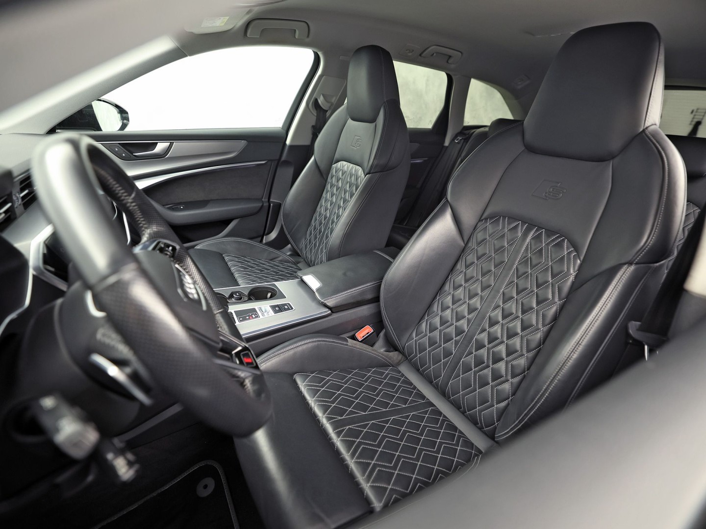 Audi A6 55 TFSI e quattro S-Line Competition 368Pk Automaat (2X S-LINE, APPLE CARPLAY, SPORTZETELS, NAPPA LEDER, MEMORY SEATS, CAMERA, ADAPTIVE CRUISE, ELEK ACHTERKLEP, STOELVERWARMING ACHTER, NIEUWSTAAT)
