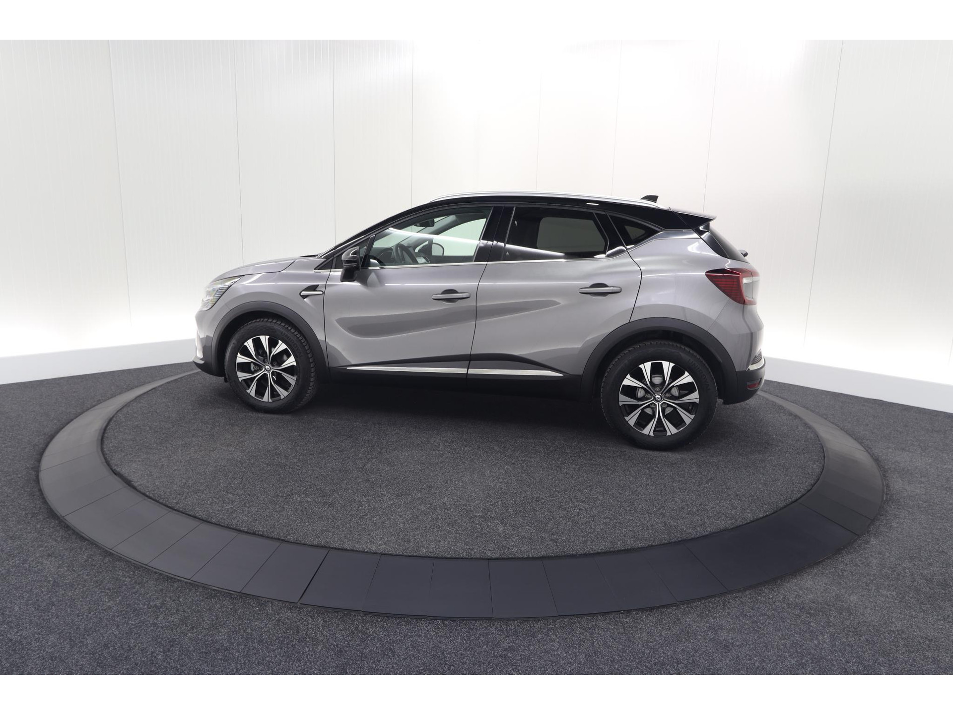 Renault Captur Mild Hybrid 140 EDC Techno | Camera | 9.3 Inch Scherm | Apple Carplay | Parkeersensoren | Allseason Banden | Stoelverwarming