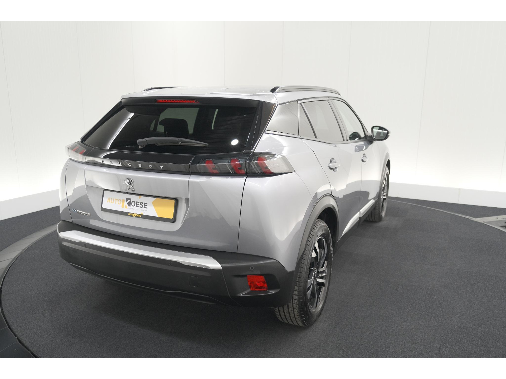 Peugeot e-2008 EV Allure 50 kWh | SOH=96.7 % | 3 Fase Laadfunctie | Camera | Navigatie | Parkeersensoren | Apple Carplay