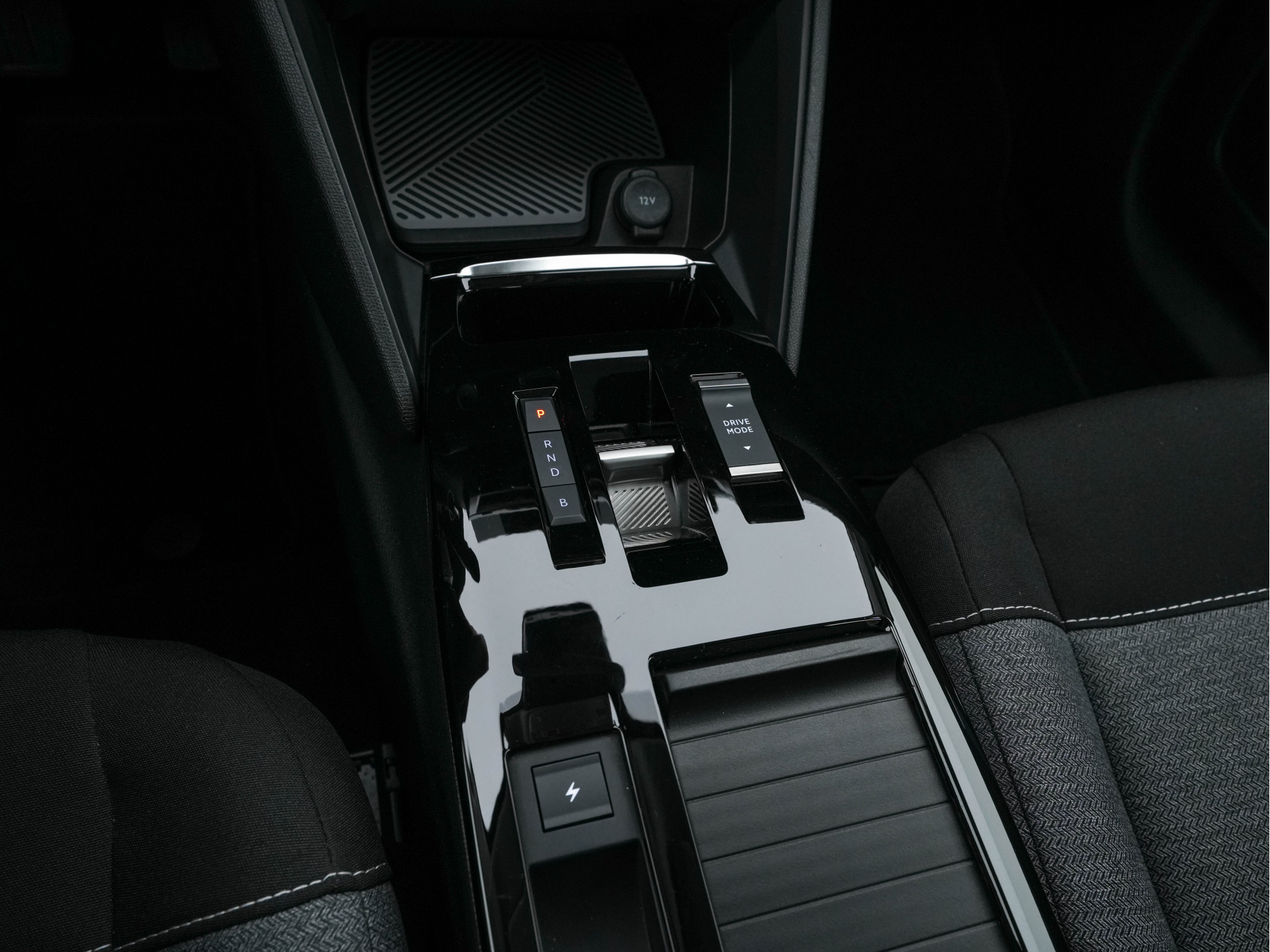 Citroën Ë-C4 X Feel 50 kWh (SOH-100%) AUT.* HEAT-PUMP | CARPLAY | DIGI-COCKPIT | CRUISE | COMFORT-SEATS | 18'' ALU*