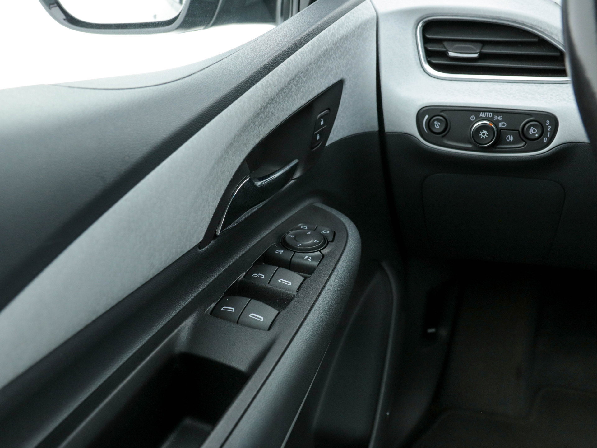 Opel Ampera-e Business Executive 60 kWh (INCL-BTW)  Aut. *LEATHER | BOSE-AUDIO | DIGI-COCKPIT | KEYLESS | CCS-FASTLOADER | FULL-LED | DAB | NAVI-FULLMAP | CRUISE | CARPLAY | LANE-ASSIST | HEATED-COMFORTSEATS | 17"ALU*