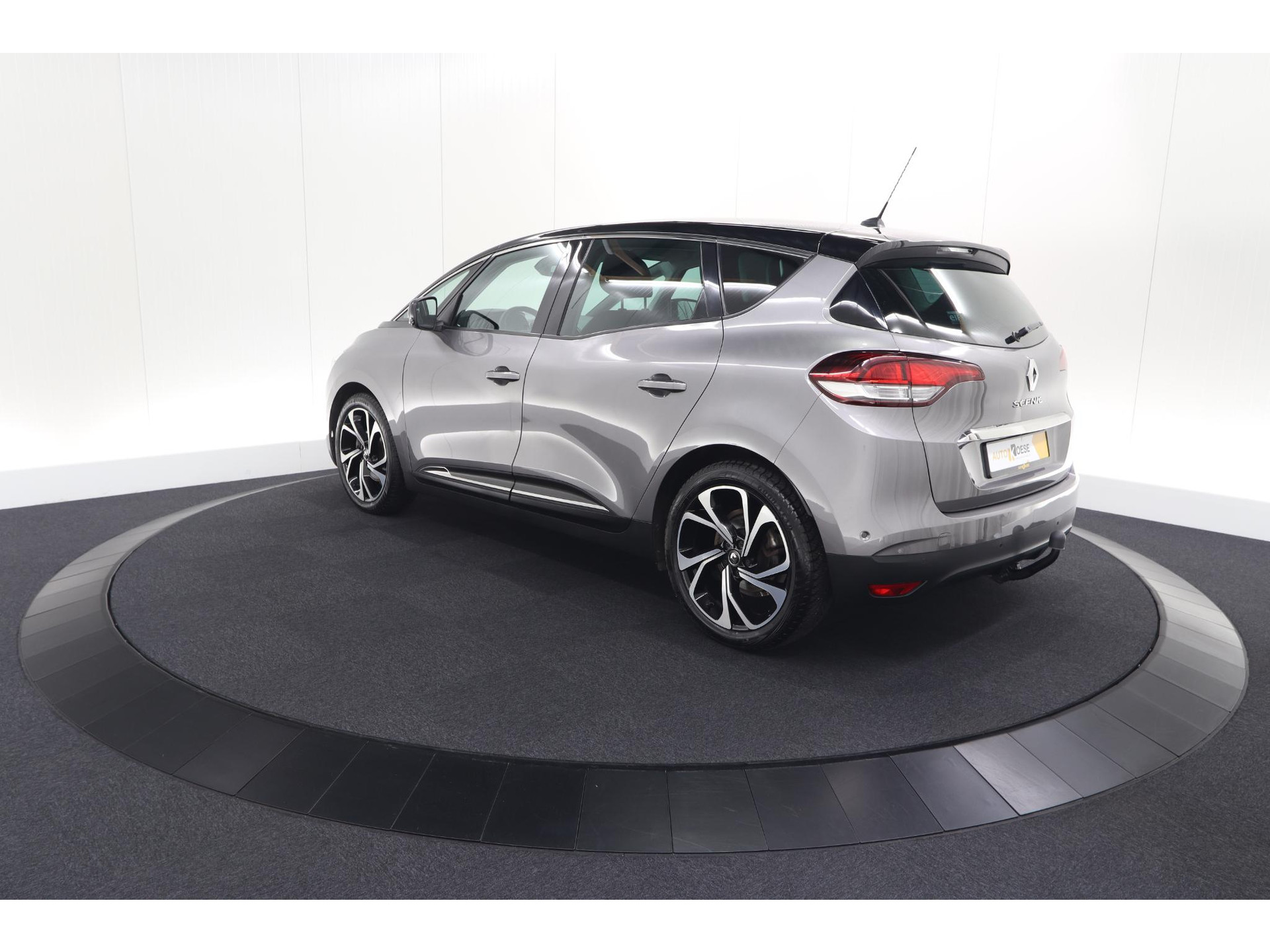 Renault Scénic 1.3 TCe 140 EDC Intens | Trekhaak | Camera | Head-Up Display | Dodehoekdetectie