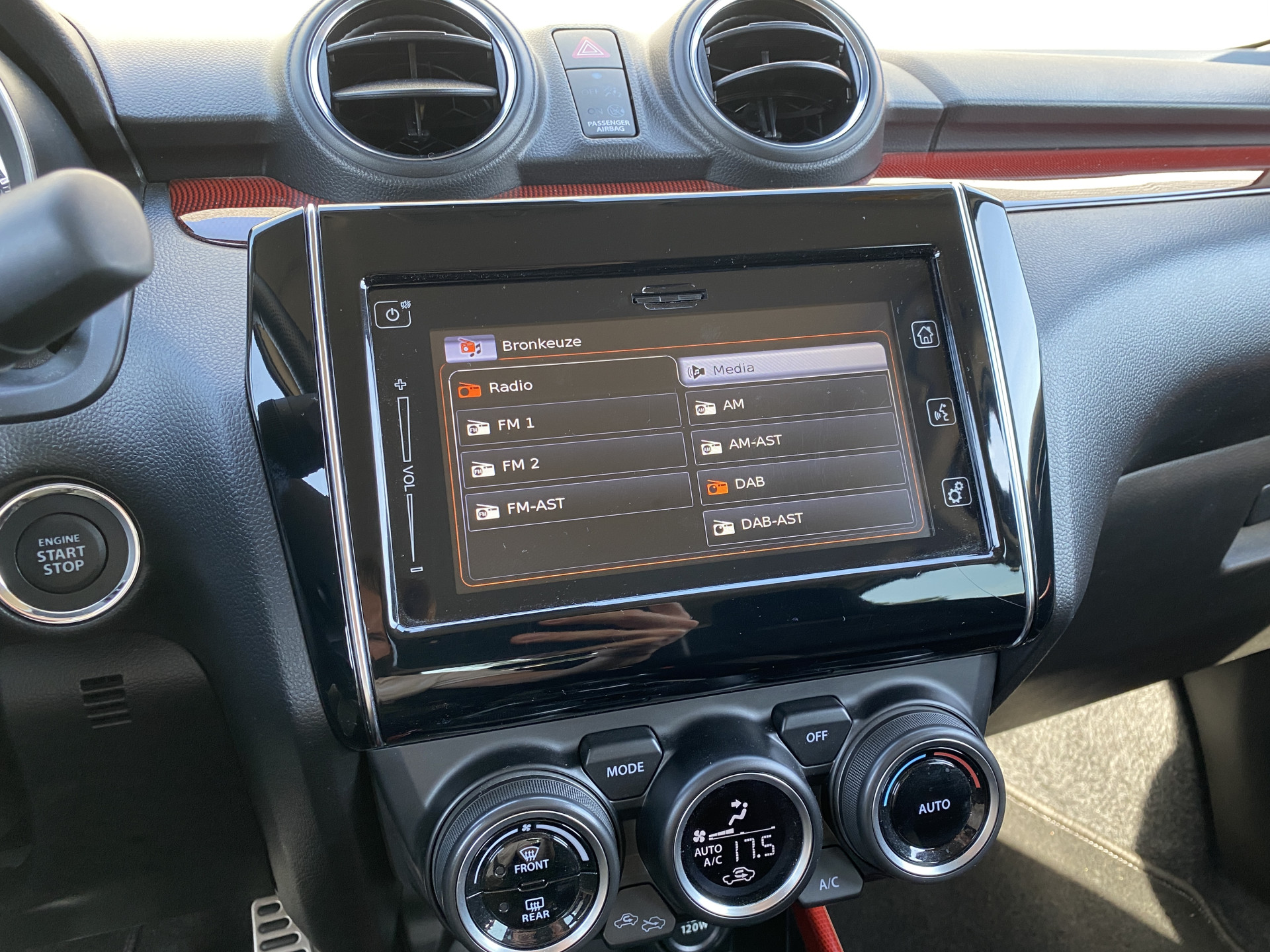 Suzuki Swift 1.4 Sport Smart Hybrid | 1e eigenaar | dealer onderhouden | navigatie | sportstoelen | camera | carplay