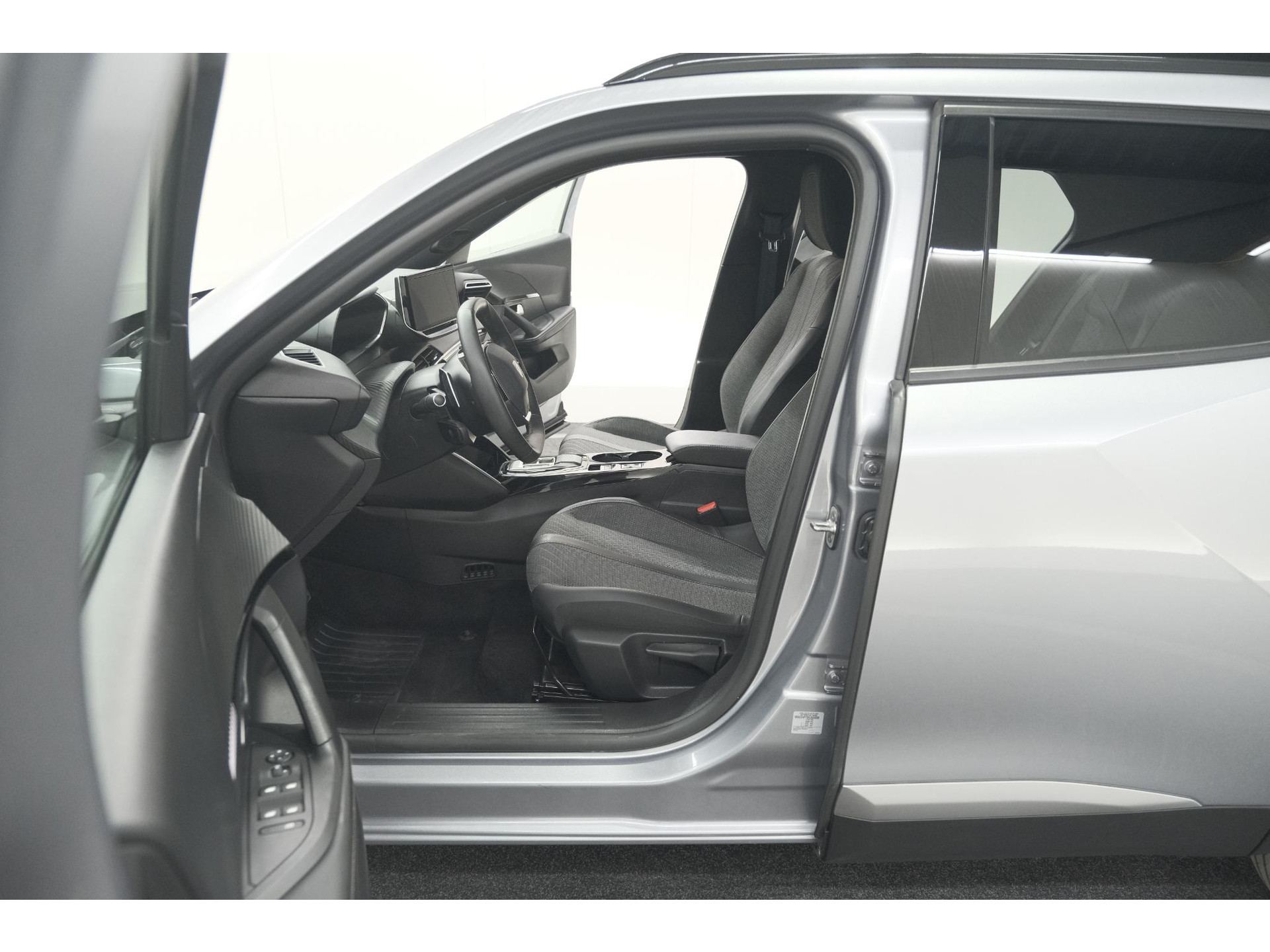 Peugeot 2008 Hybrid 136 e-DCS6 Allure | 360 Camera | Adaptieve Cruise Control | Dodehoekdetectie | Navigatie