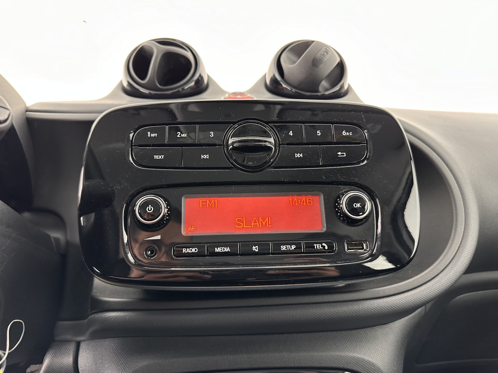 Smart forfour EQ Essential 18 kWh [ 3-Fase ] (INCL-BTW) Aut. *LEATHER | AIRCO | CRUISE | DAB+ | COMFORT-SEATS | 15''ALU*