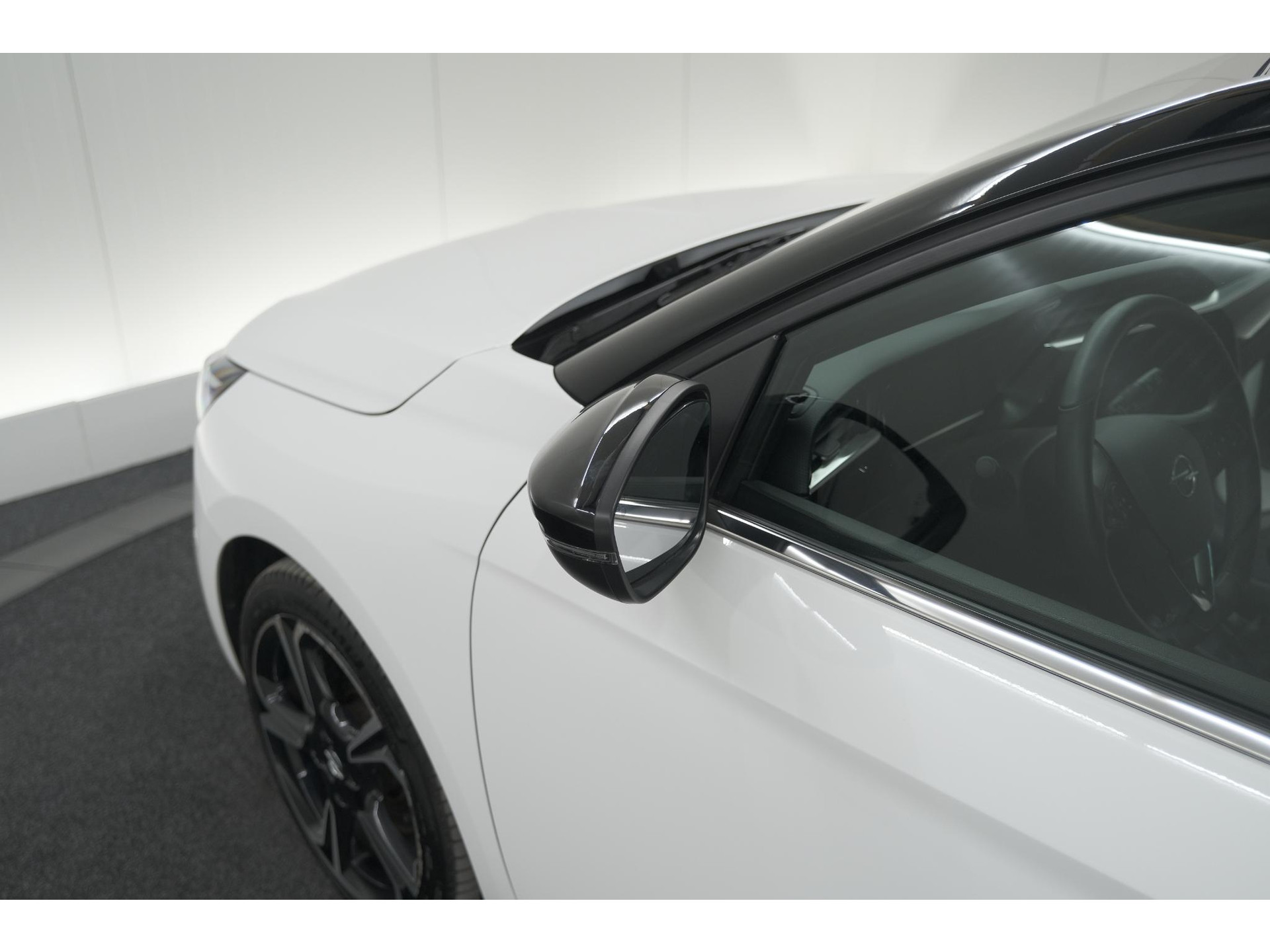 Opel Corsa 1.2 Turbo 100 Ultimate | Panoramadak | Camera | Dodehoekdetectie | Apple Carplay