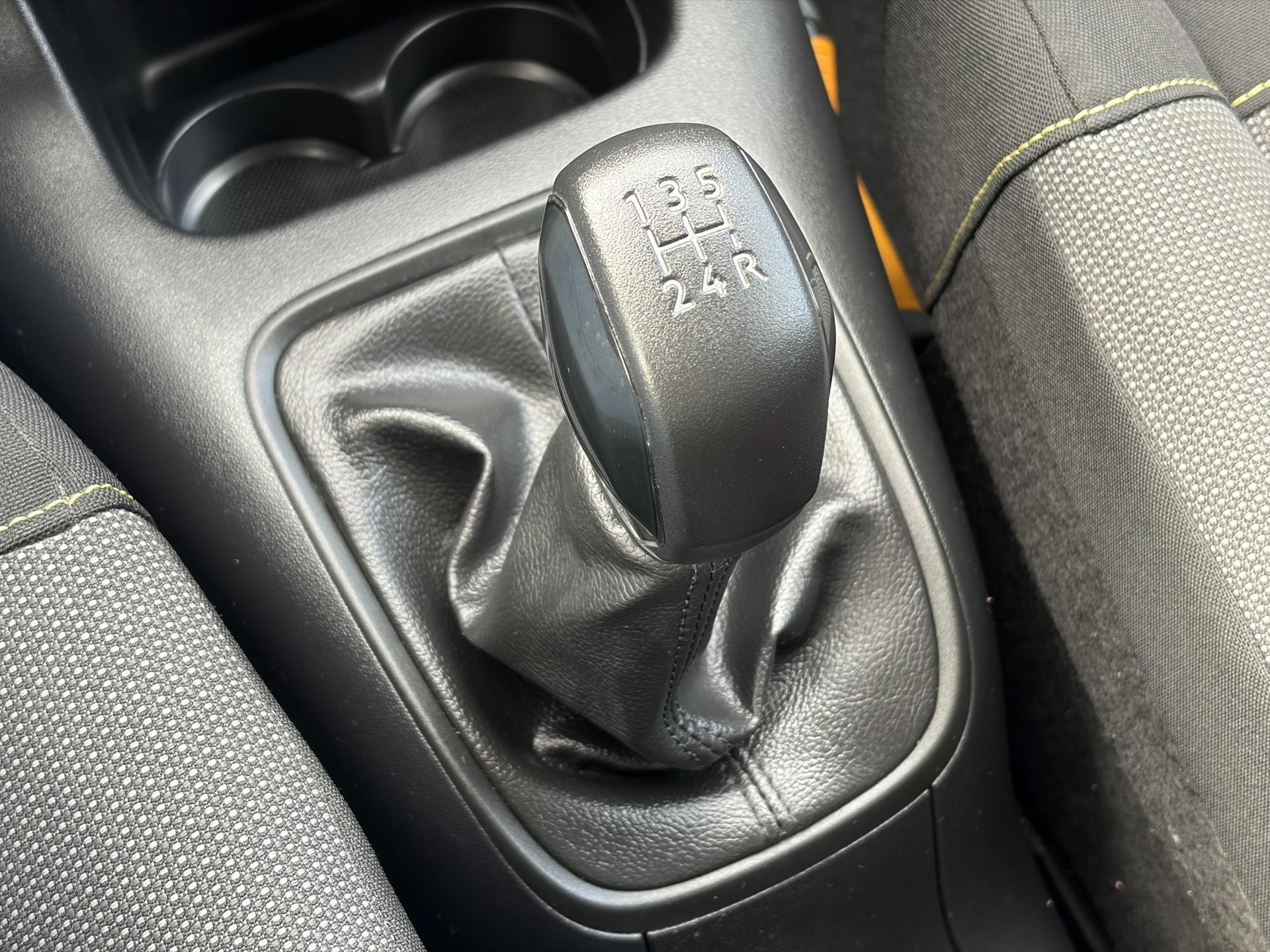 Citroen C3 1.2 PureTech Feel Edition 2e Eigenaar,Navi,Carplay,Clima,Cruise,Pdc,Rijstrooksensor,Lm velgen,N.A.P,Net beurt gehad,Bj 12-2017,Apk tot 02-2027